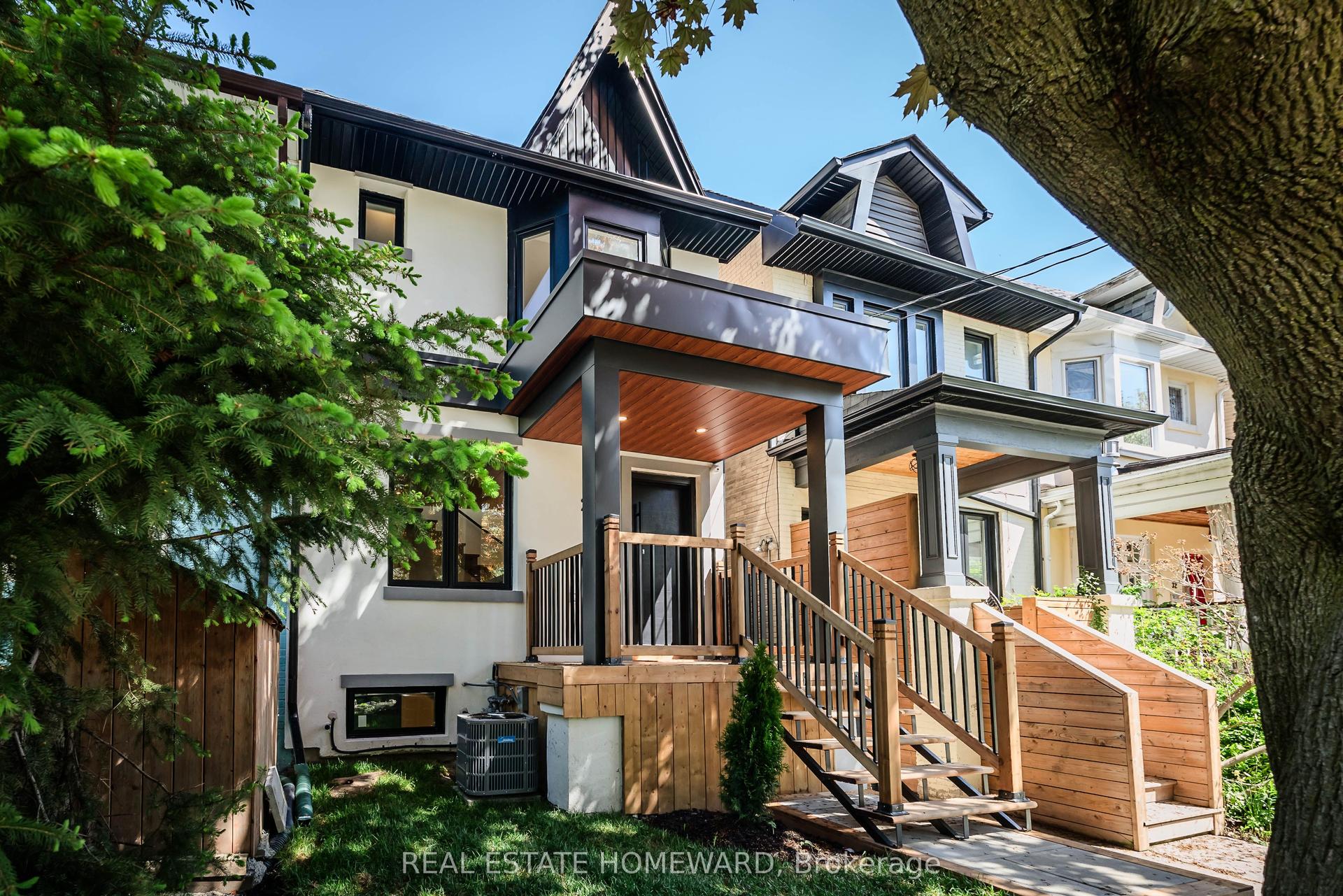 28 Richard Avenue — photo 1