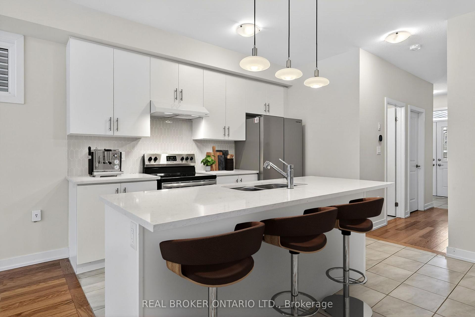 42 Sunflower Crescent — photo 1