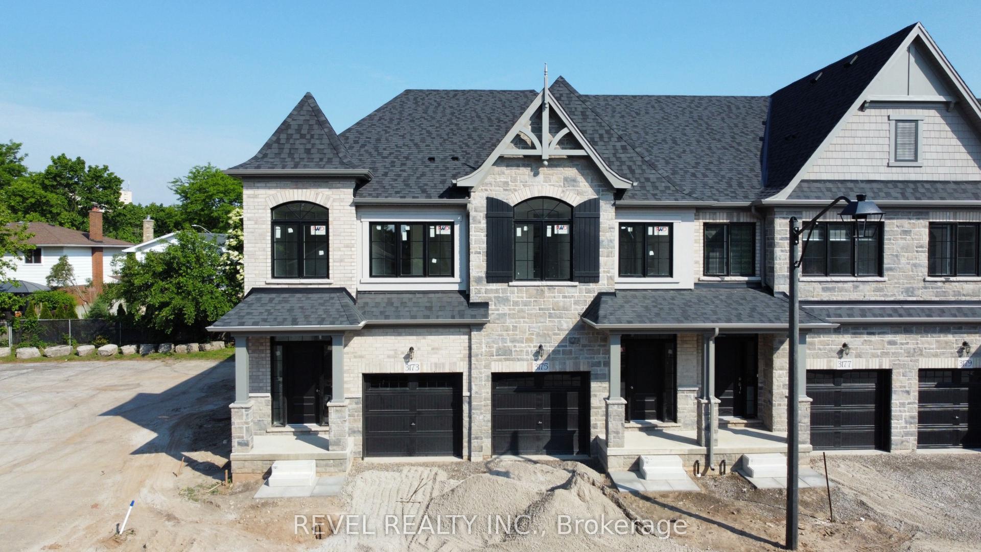 3173 Maplehill Drive, Burlington — Townhouse for sale, photo 1