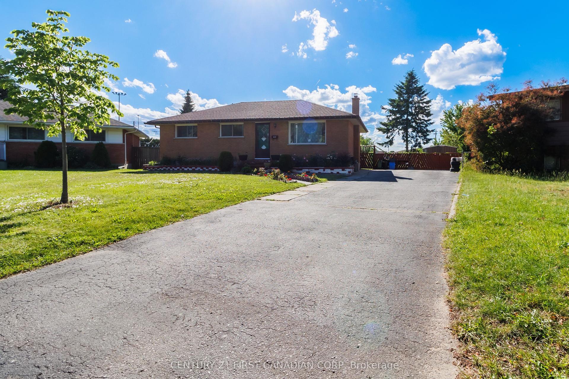 117 Goldwick Crescent — photo 1