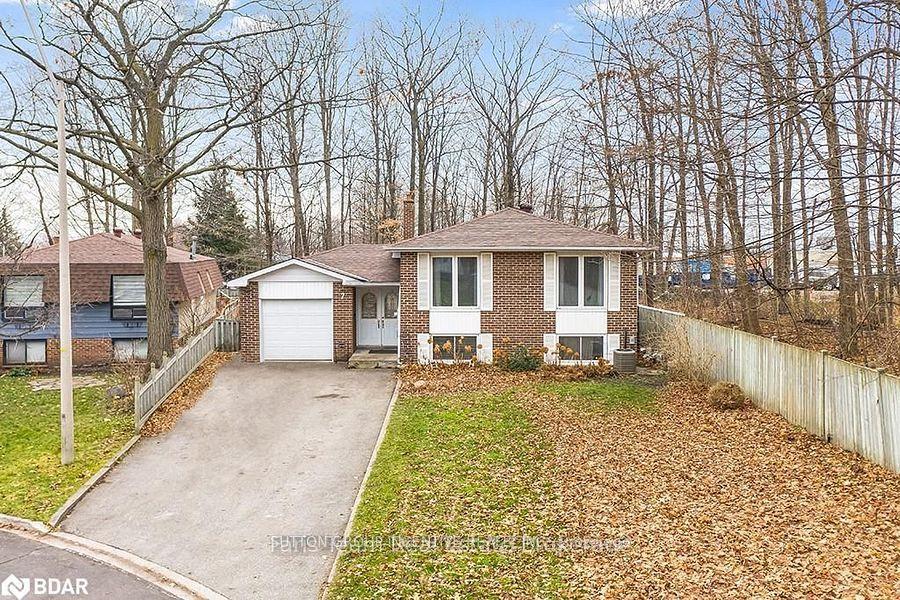 7 Rosedale Place upper unit #upper unit, Barrie — Detached for lease, photo 1