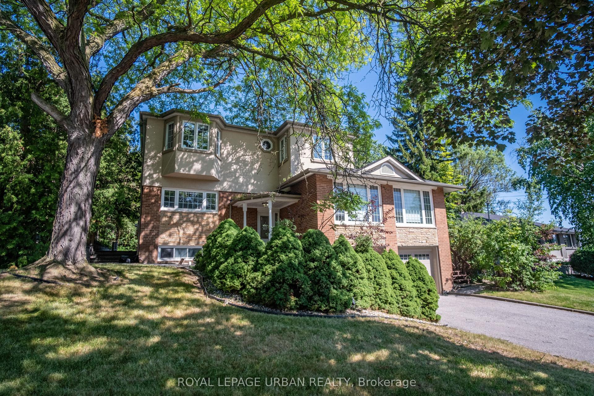 17 Valentine Drive, Toronto — Detached for sale, photo 1