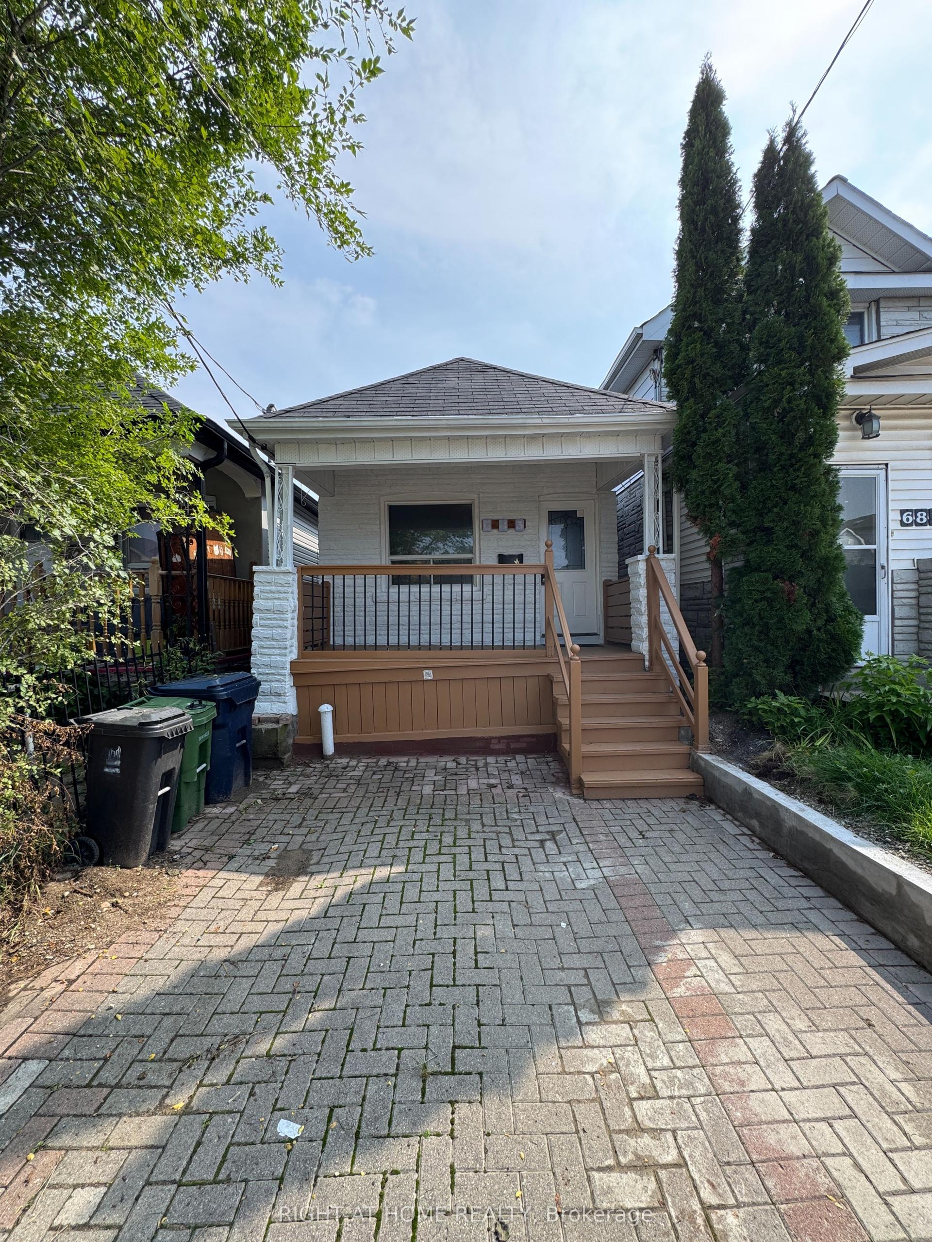 683 Mortimer Avenue, Toronto — Detached for sale, photo 1
