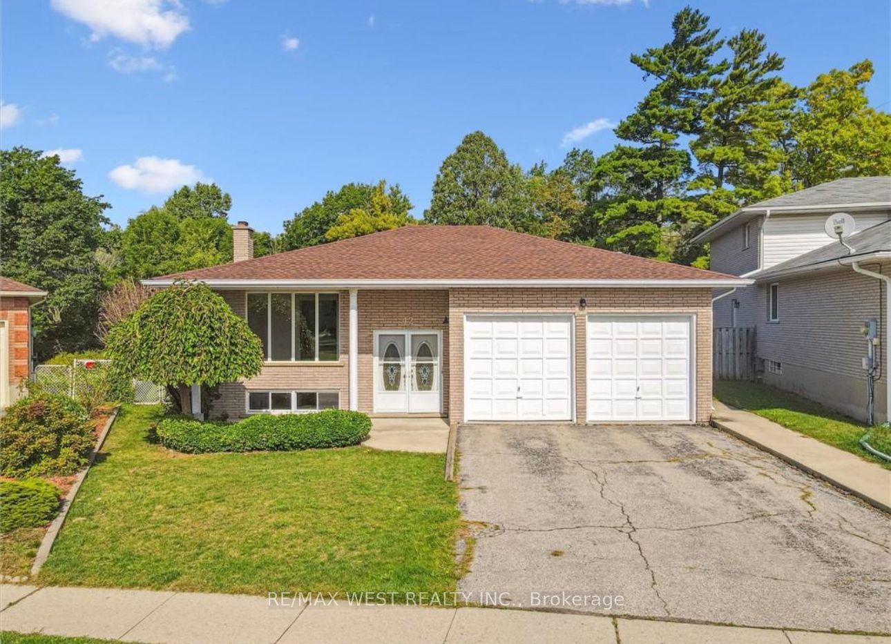 42 Azores Crescent Main #Main, Cambridge — Detached for lease, photo 1