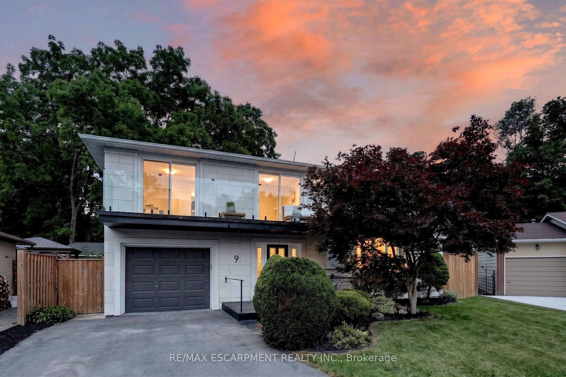 9 Leslie Drive, Hamilton — Detached for sale, photo 1