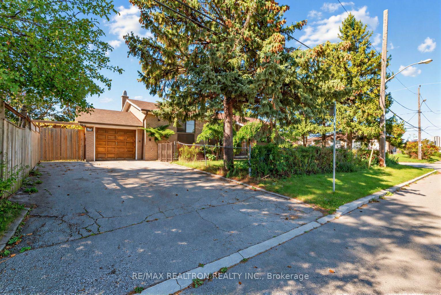 91 Spenvalley Drive, Toronto — Detached for sale, photo 1