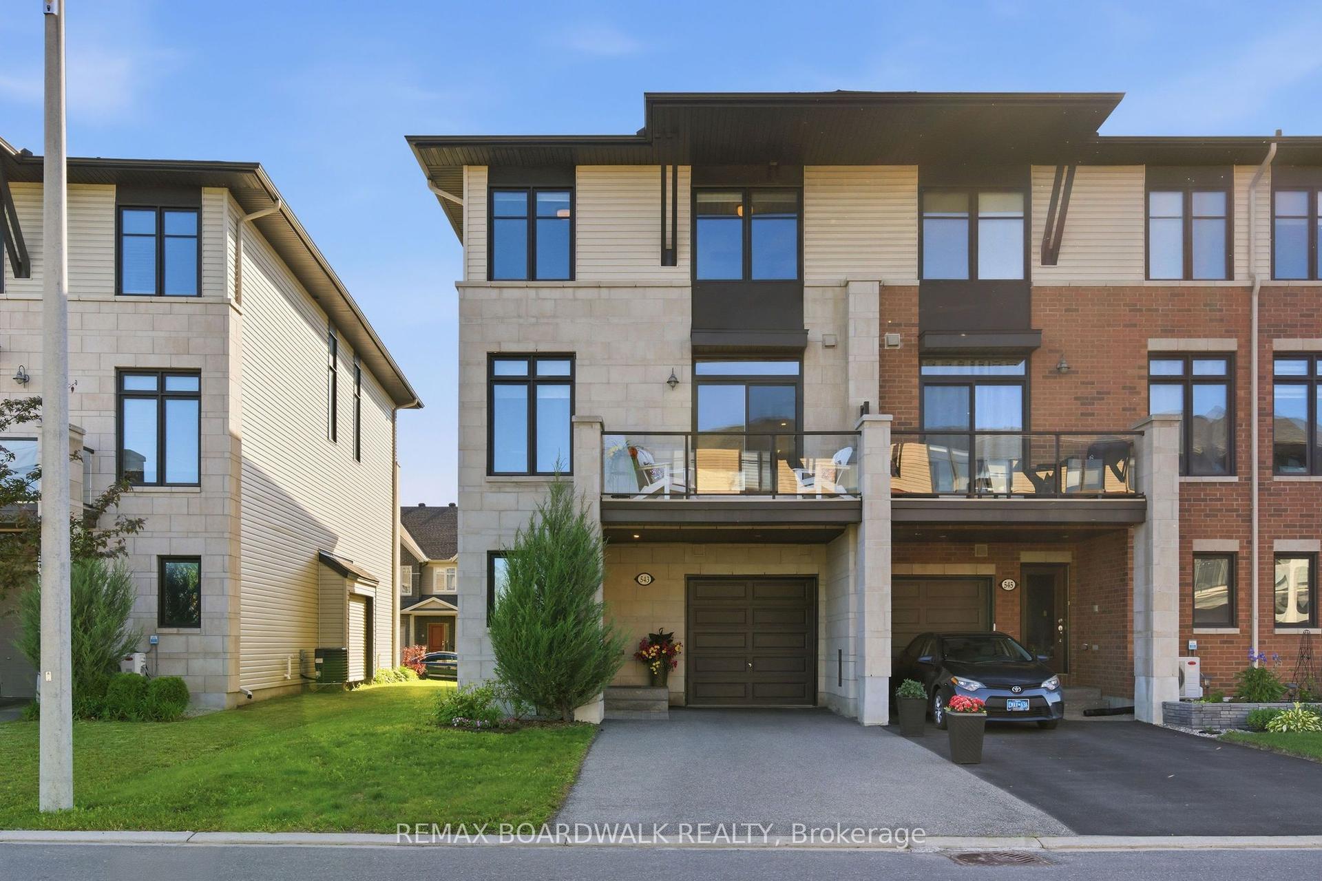 543 LABRADOR Crescent, Blossom Park - Airport and Area — Townhouse for sale, photo 1