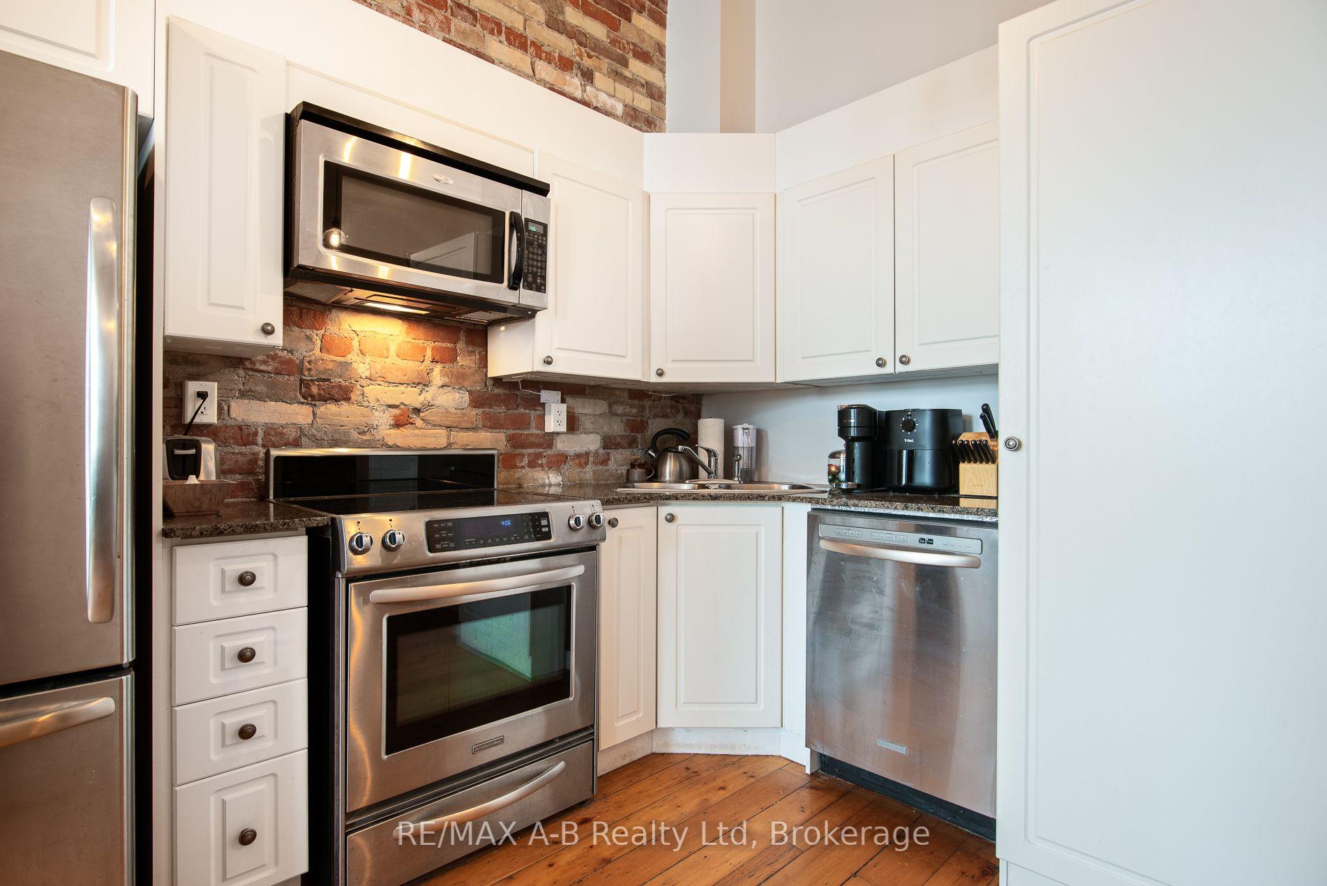 66 WELLINGTON Street #201 ##201 — photo 1