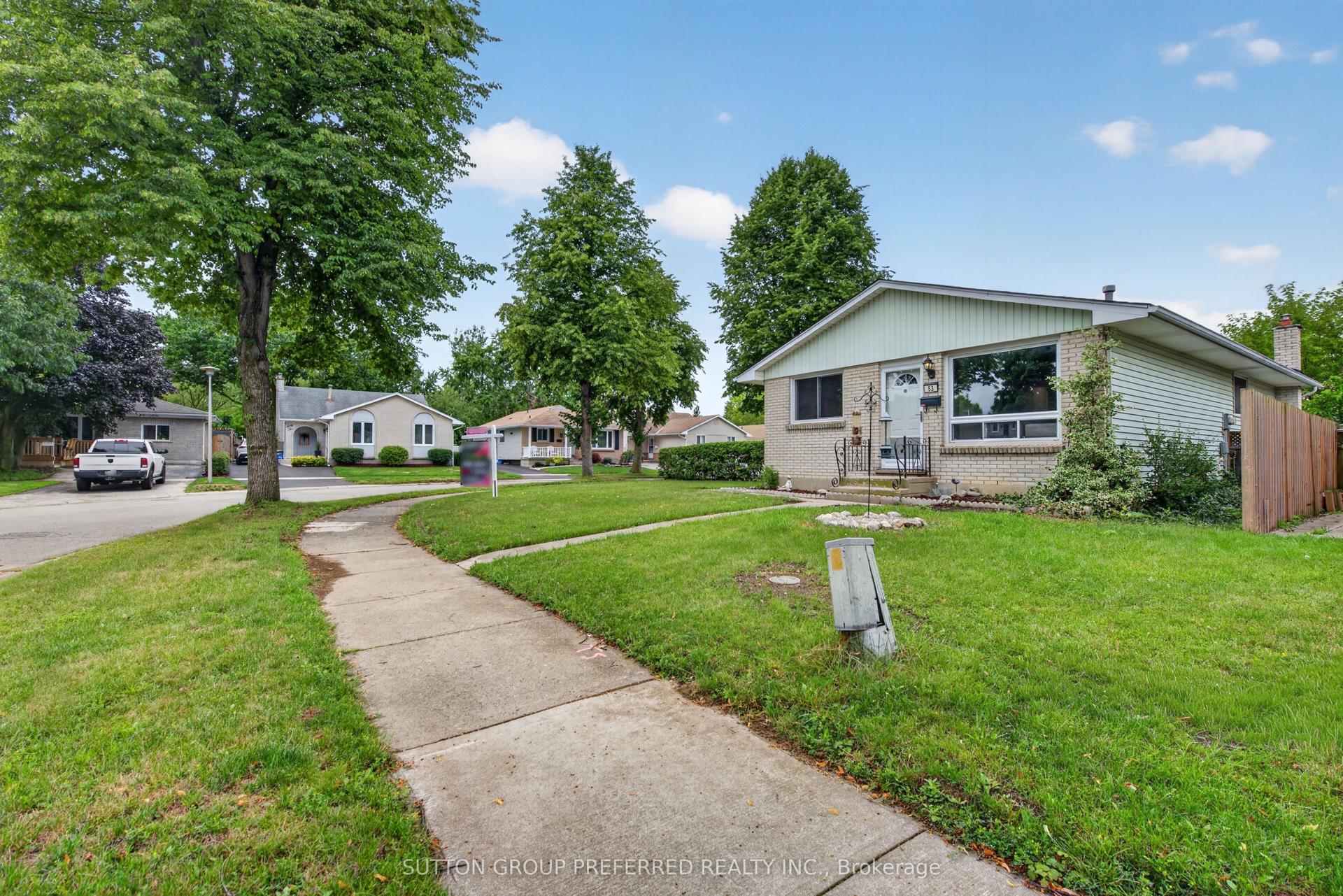 53 Renny Crescent, London South — Detached for sale, photo 1