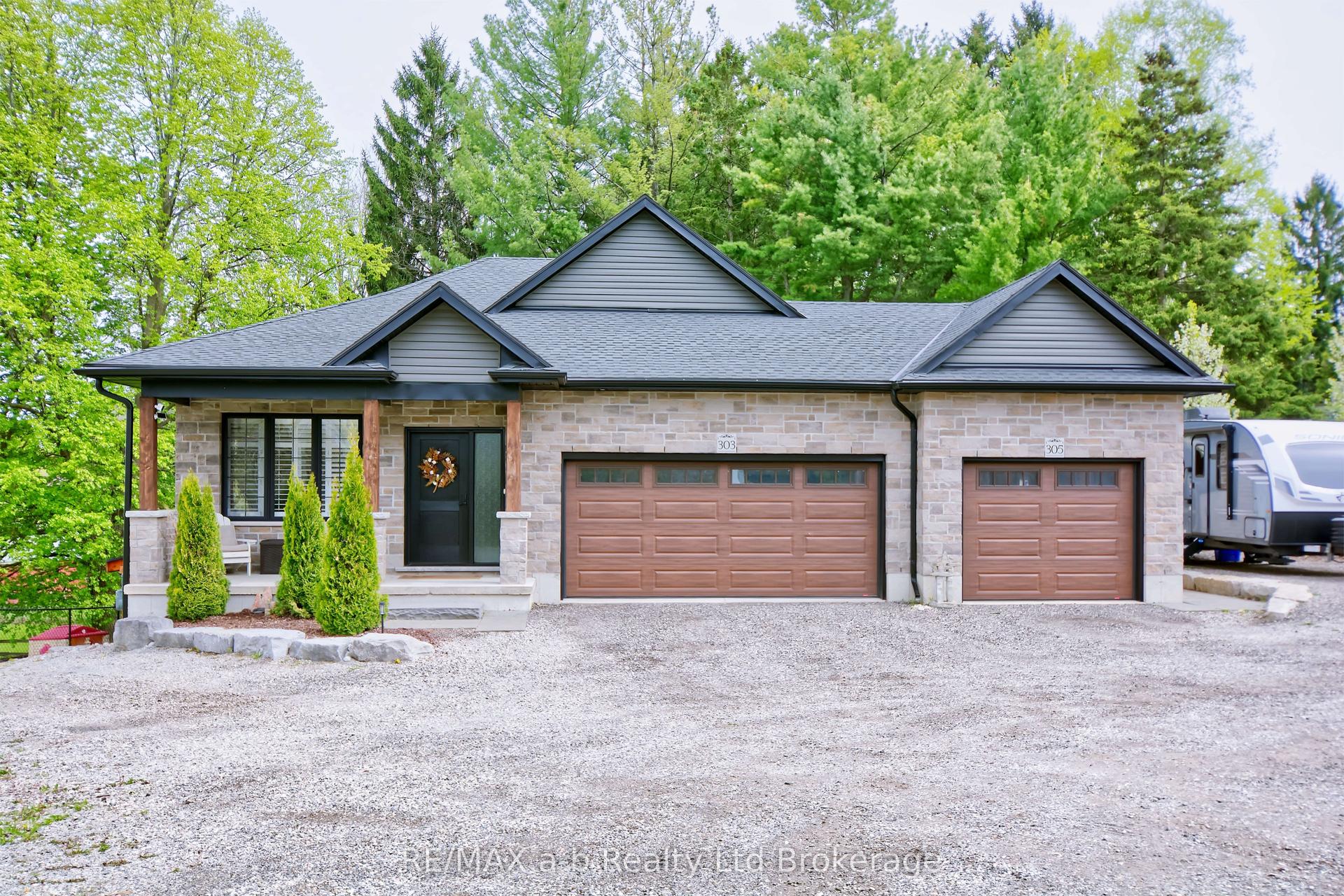 305 Robinson Street — photo 1