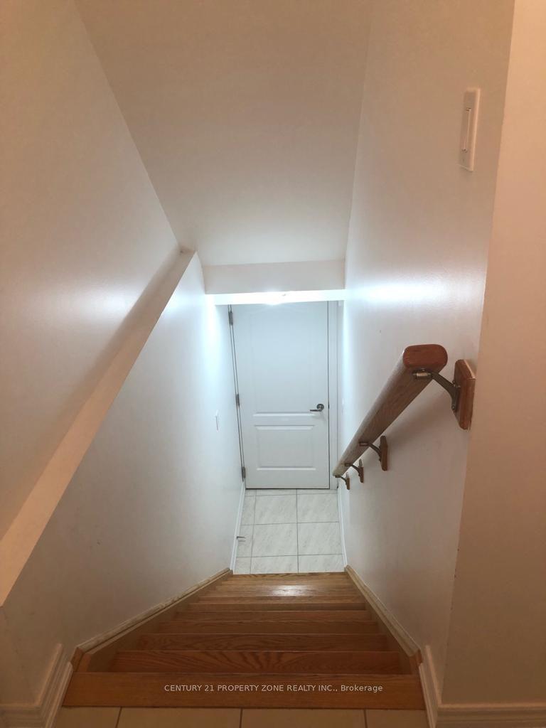 19 Angelgate ( Basement) Road, Brampton — Detached for lease, photo 1