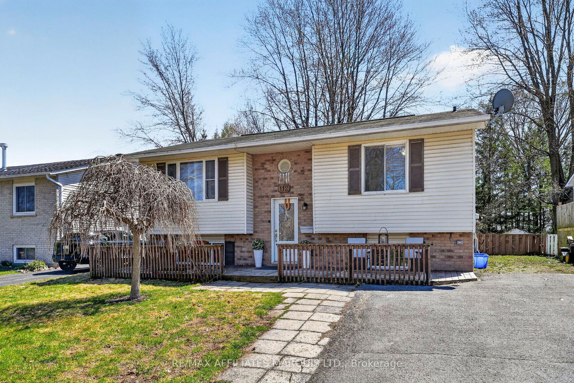 112 Glen Oaks Court — photo 1