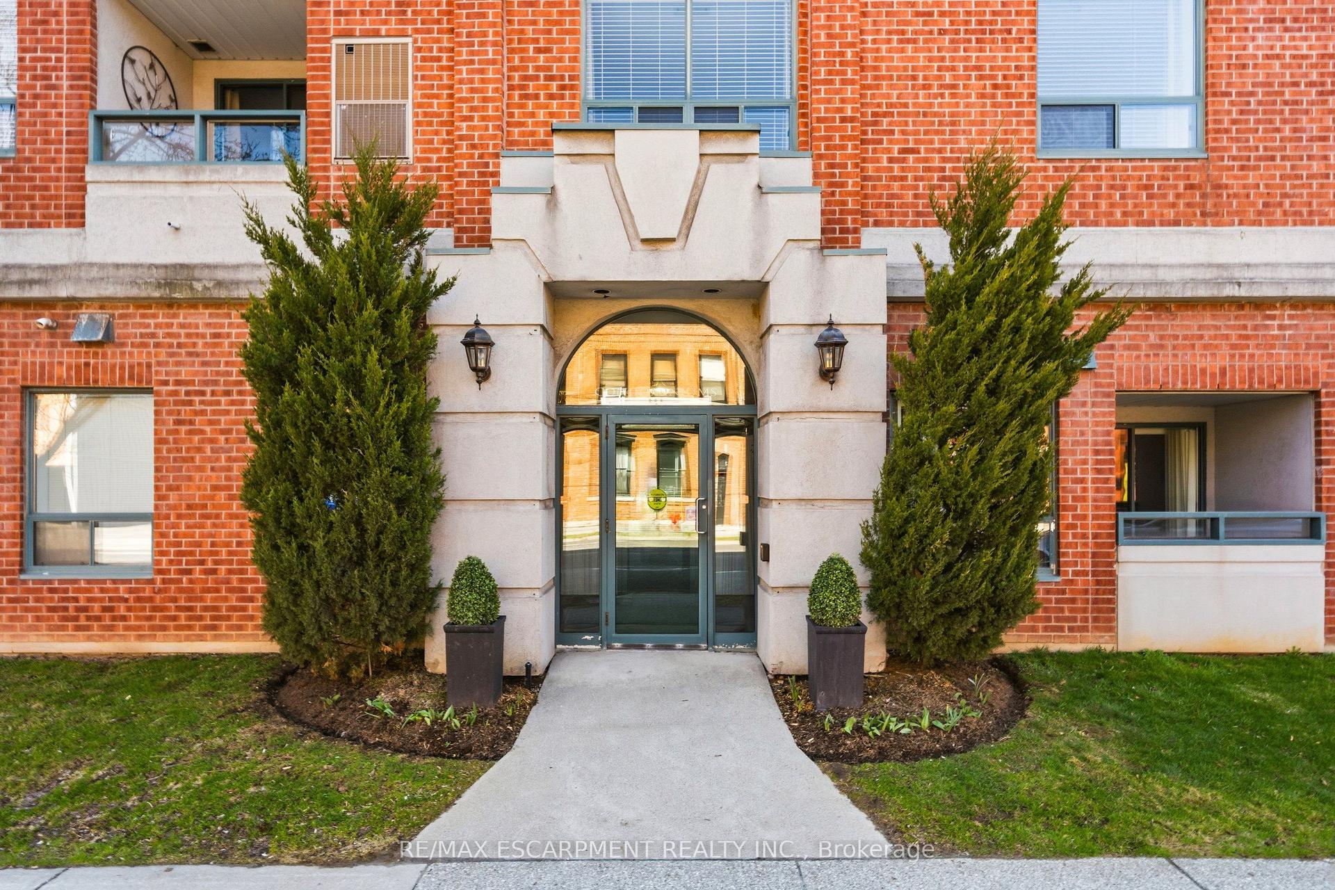 8 Main Street 203 #203, Hamilton — Condo for sale, photo 1