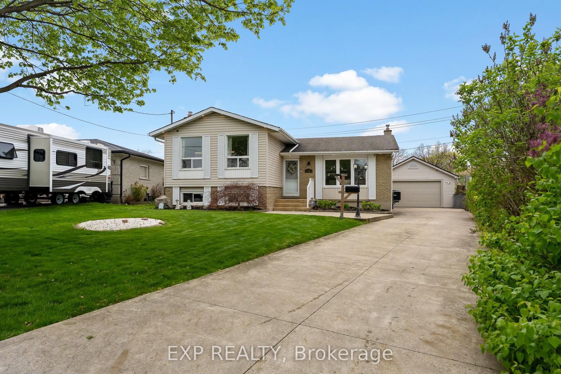 64 Carriage Road — photo 1