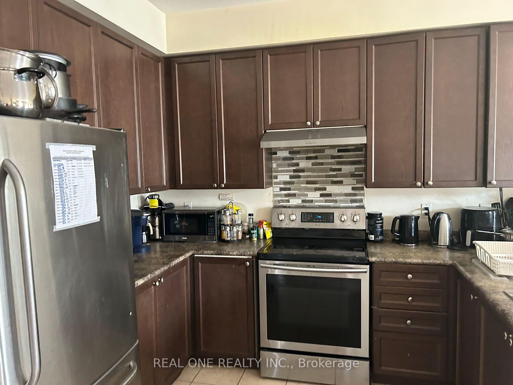 18 Troyer Avenue Second Floor Rooms #Second Floor Rooms, Toronto — Detached for lease, photo 1