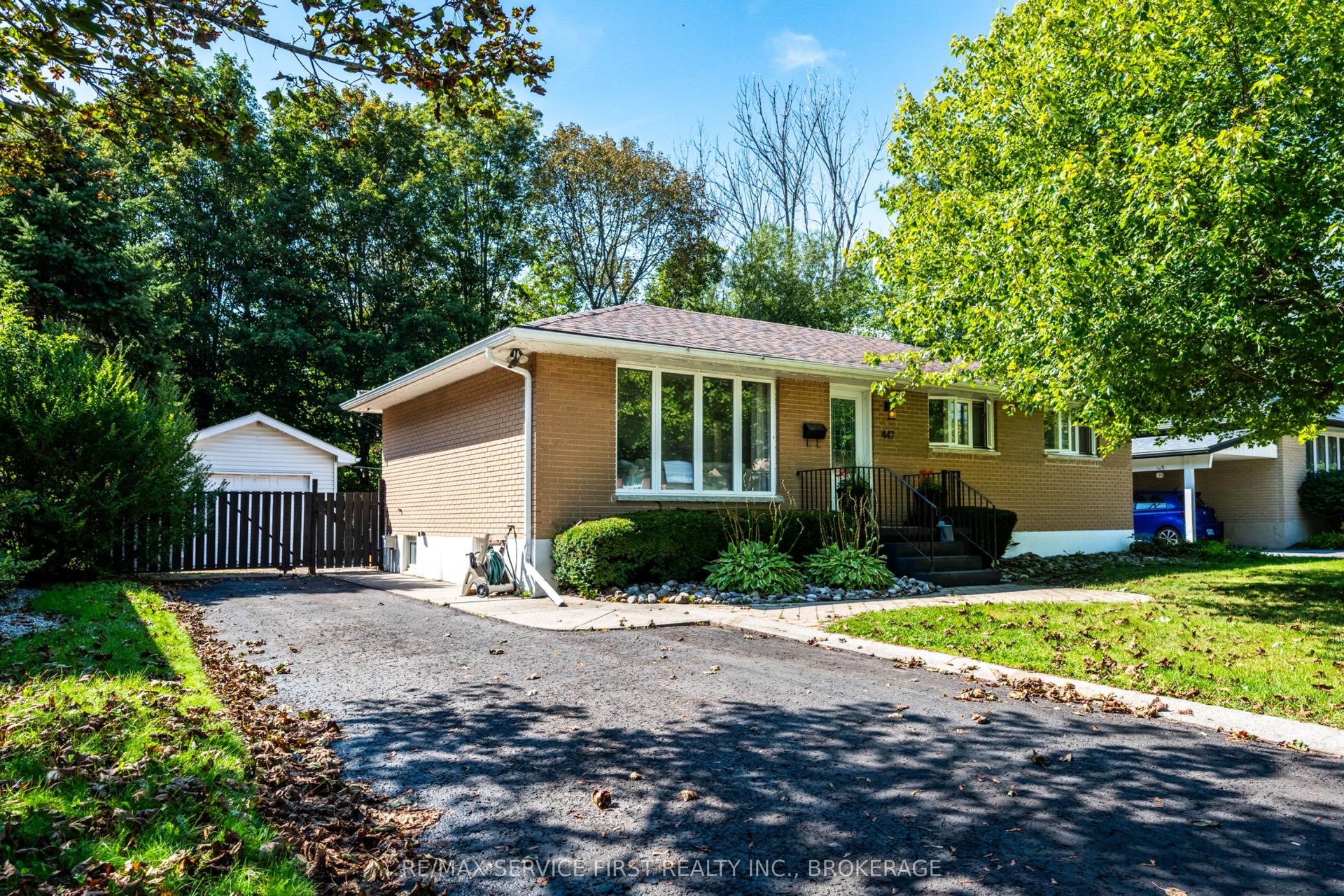 447 McEwen Drive, Kingston — Detached for sale, photo 1