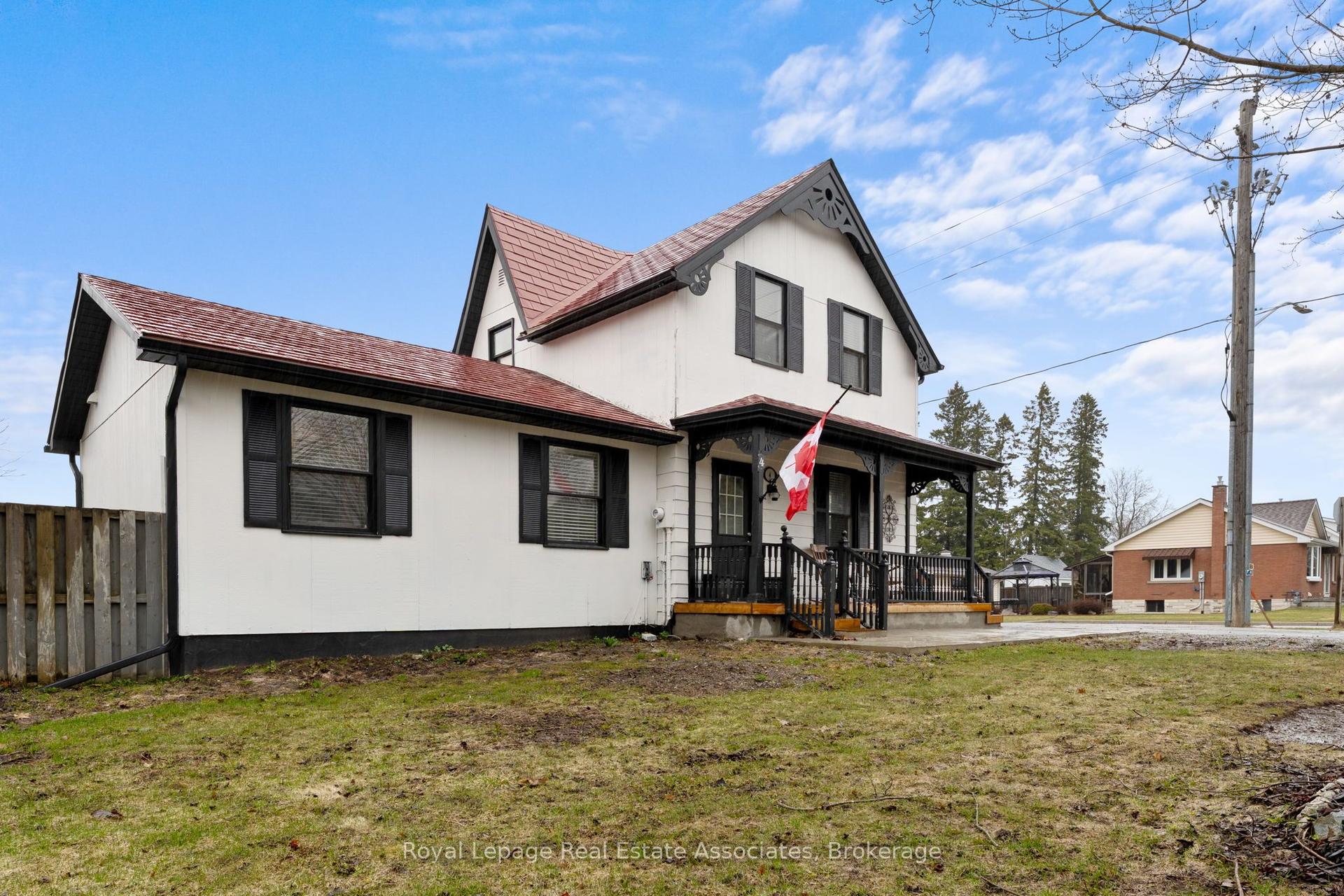 4 Dundas Street E — photo 1