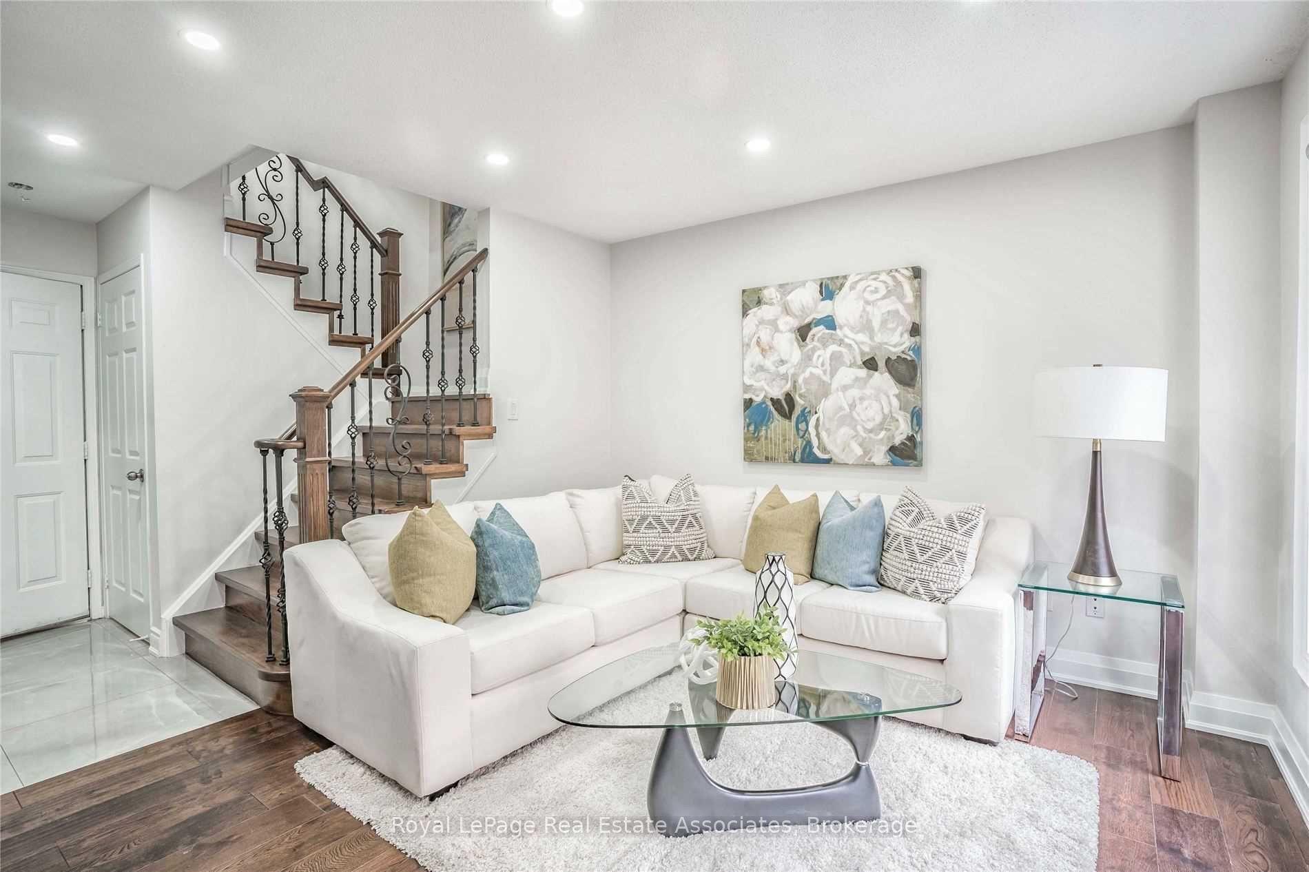 7153 Fairmeadow Crescent, Mississauga — Townhouse for lease, photo 1