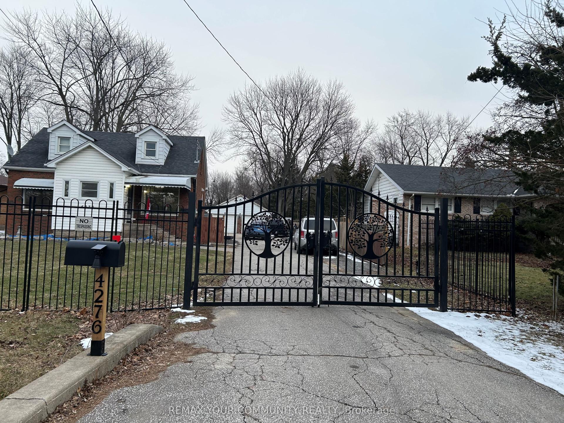 4276 Howard Avenue — photo 1