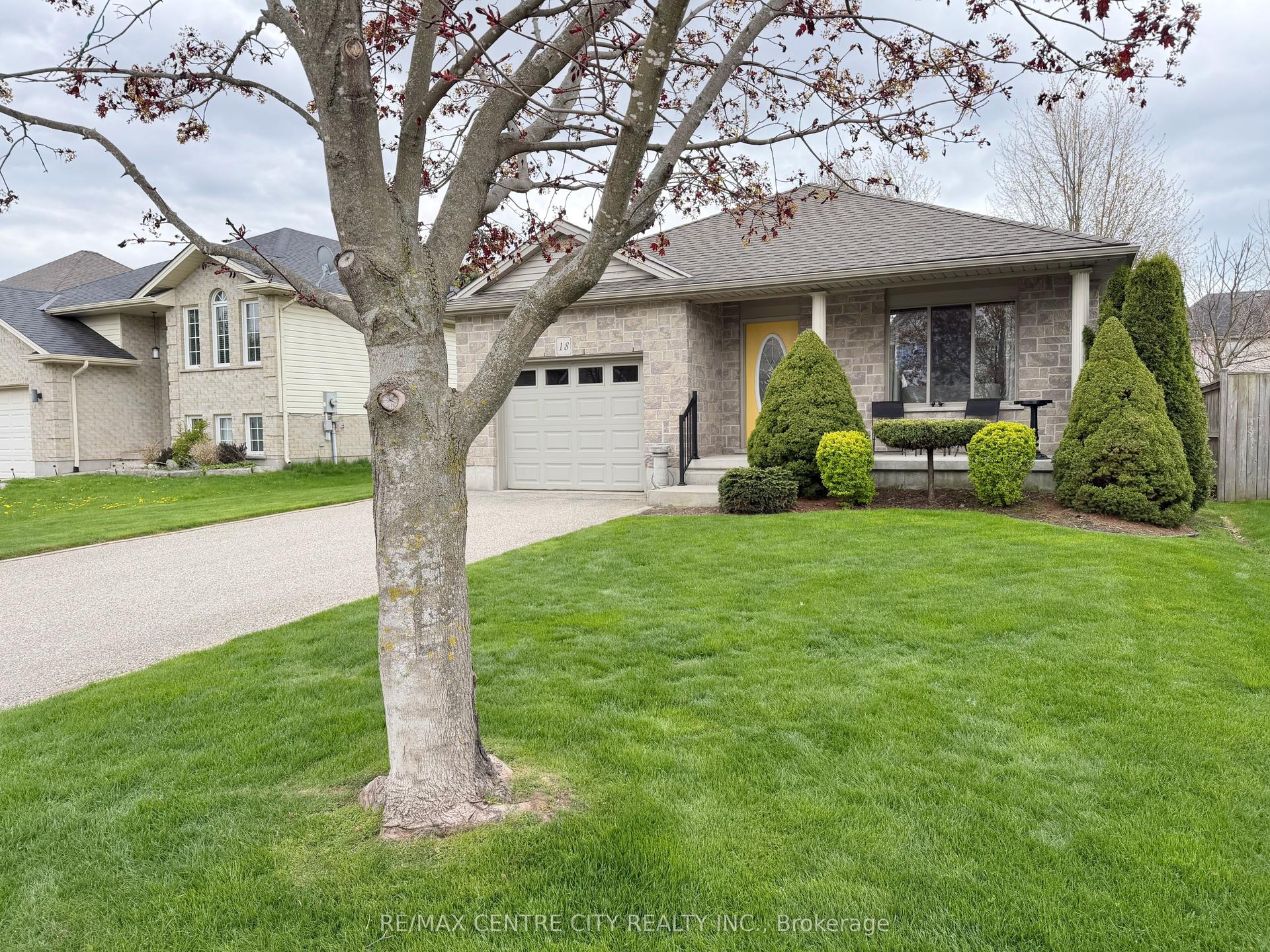 18 Redtail Court — photo 1