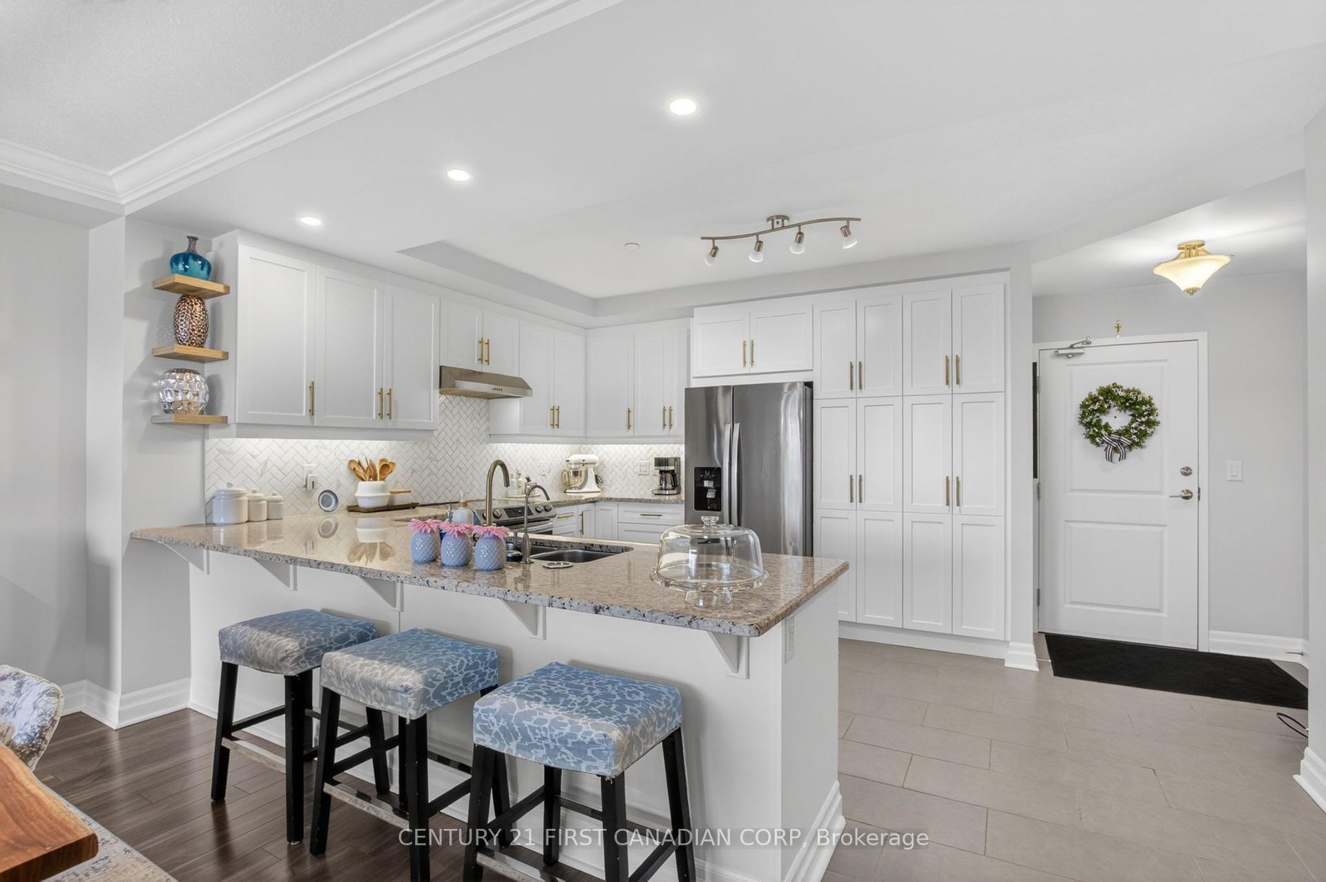 260 Villagewalk Boulevard 208 #208, London North — Condo for sale, photo 1