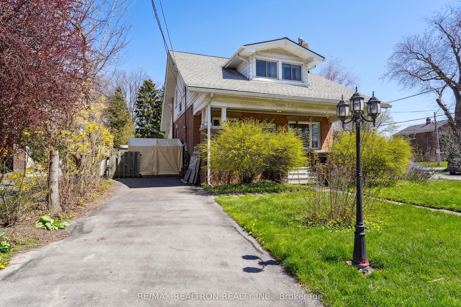 2585 Lake Shore Boulevard W Second Floor #Second Floor, Toronto — Detached for lease, photo 1