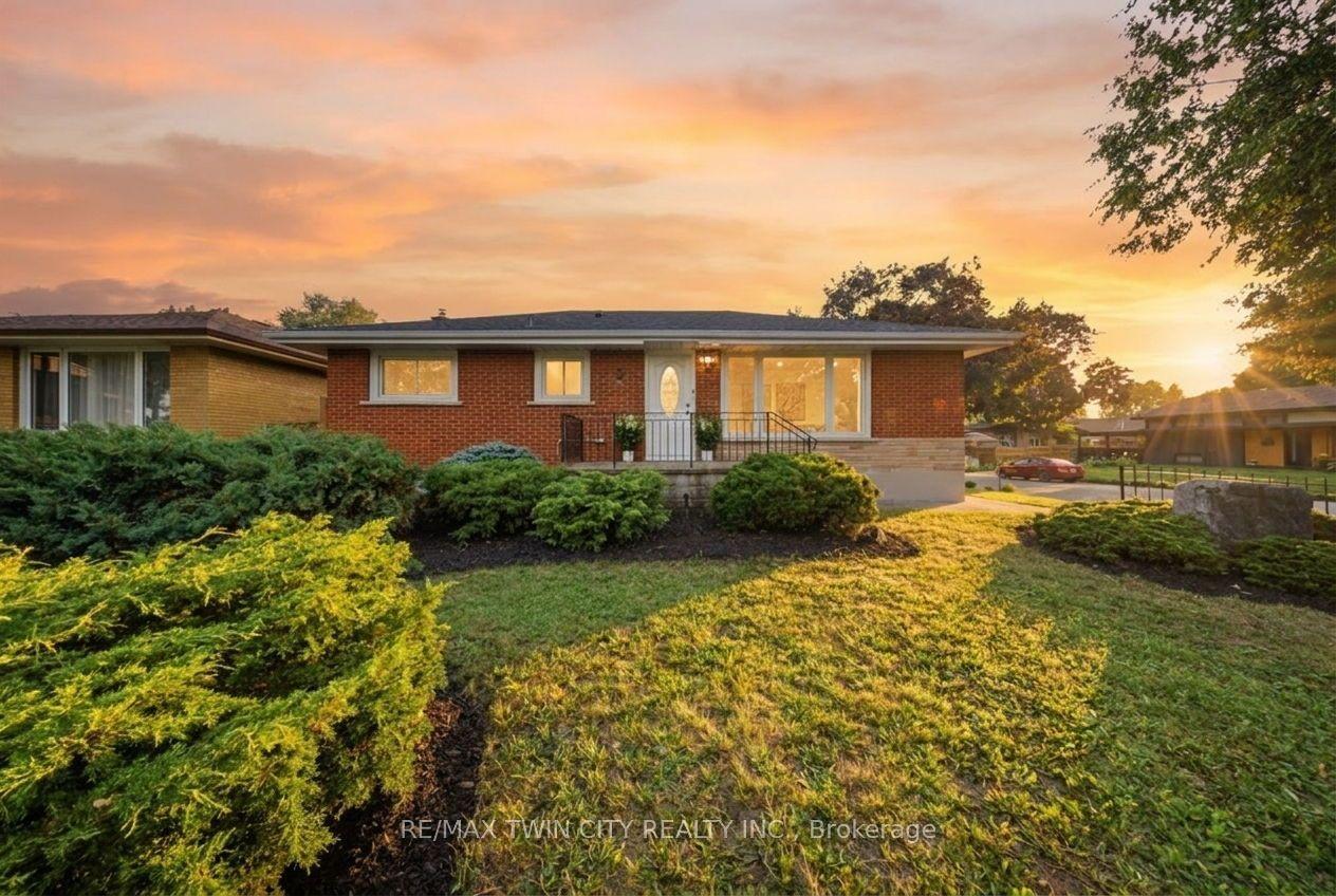 2 Frontenac Avenue, Brantford — Detached for sale, photo 1