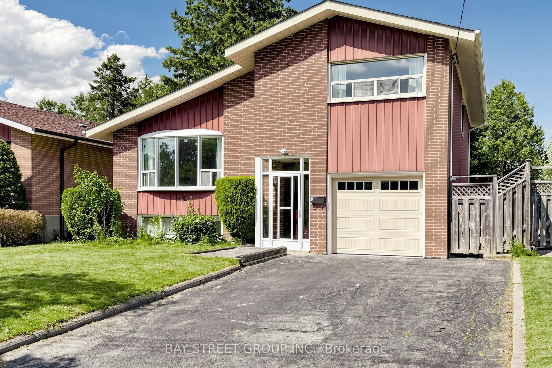 55 Baybrook Crescent — photo 1
