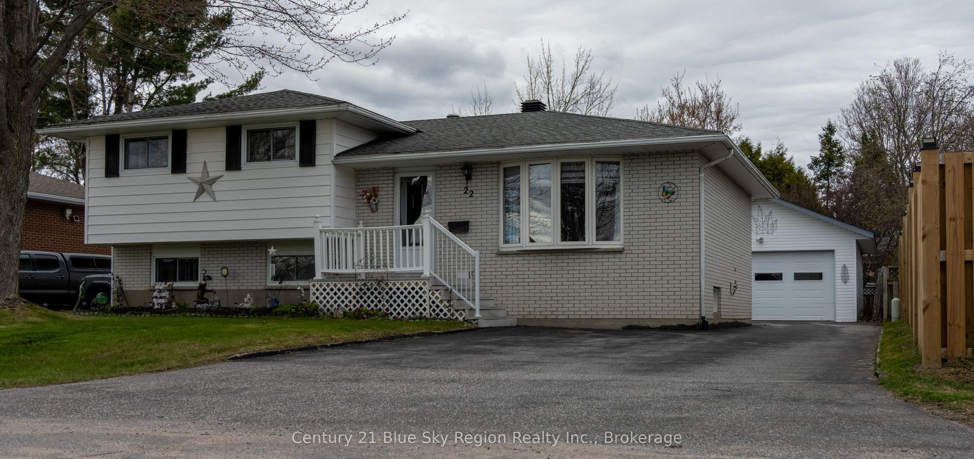 22 Nightingale Drive — photo 1