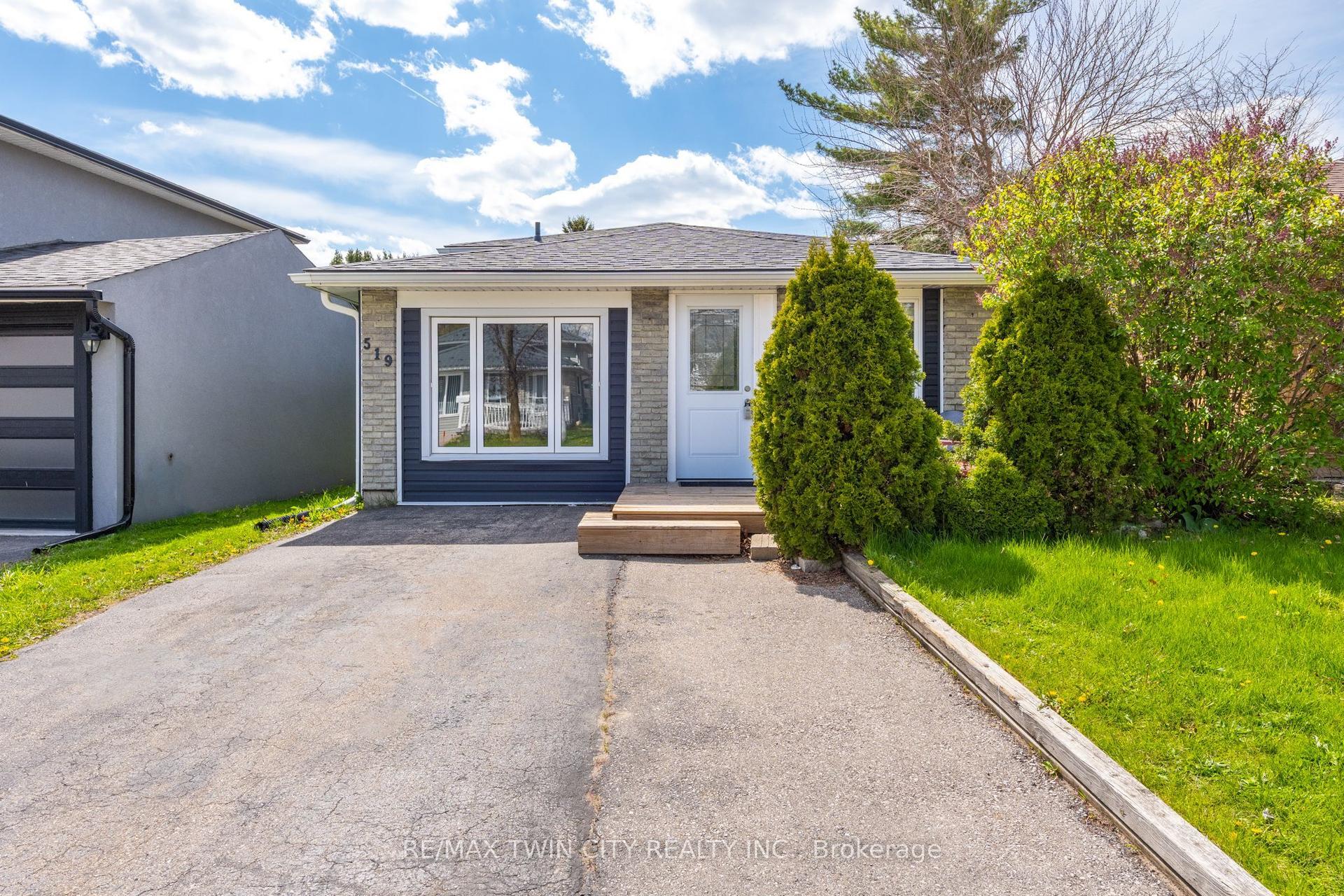 519 Pinetree Crescent — photo 1