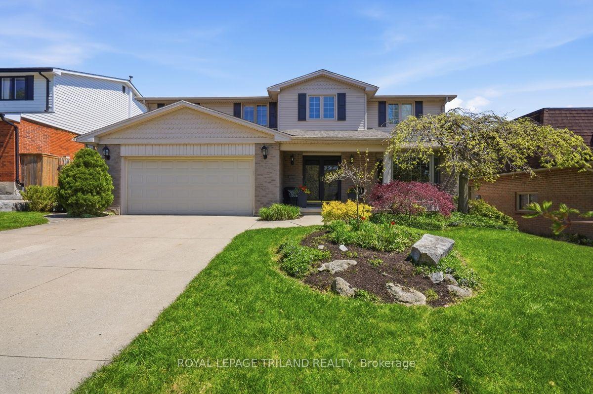 48 Tamarack Crescent — photo 1
