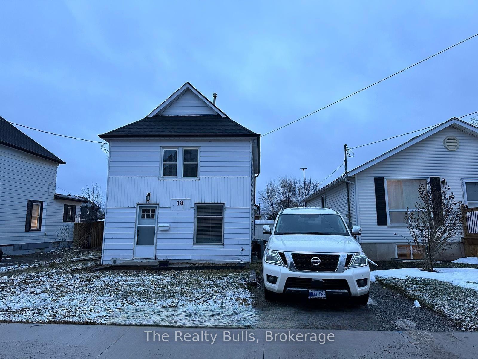 18 Forks Road E, Welland — Detached for lease, photo 1