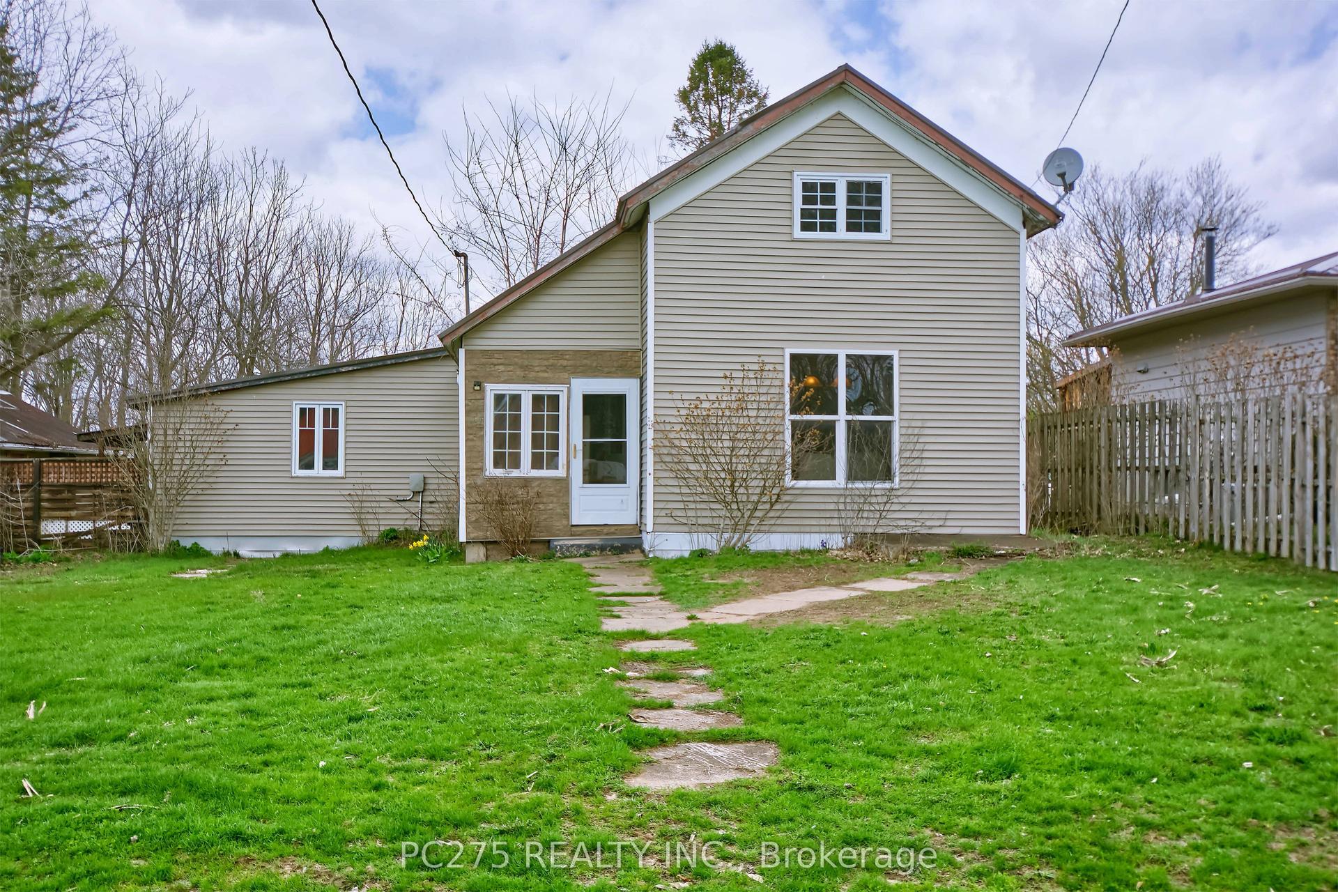 179 Queen Street E — photo 1