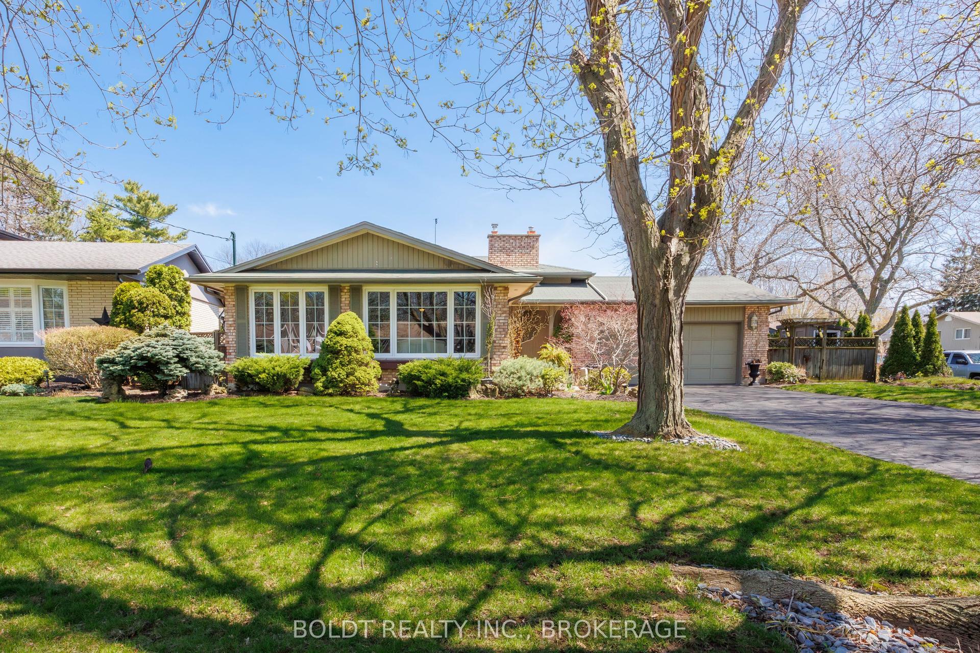 24 Mississauga Road — photo 1