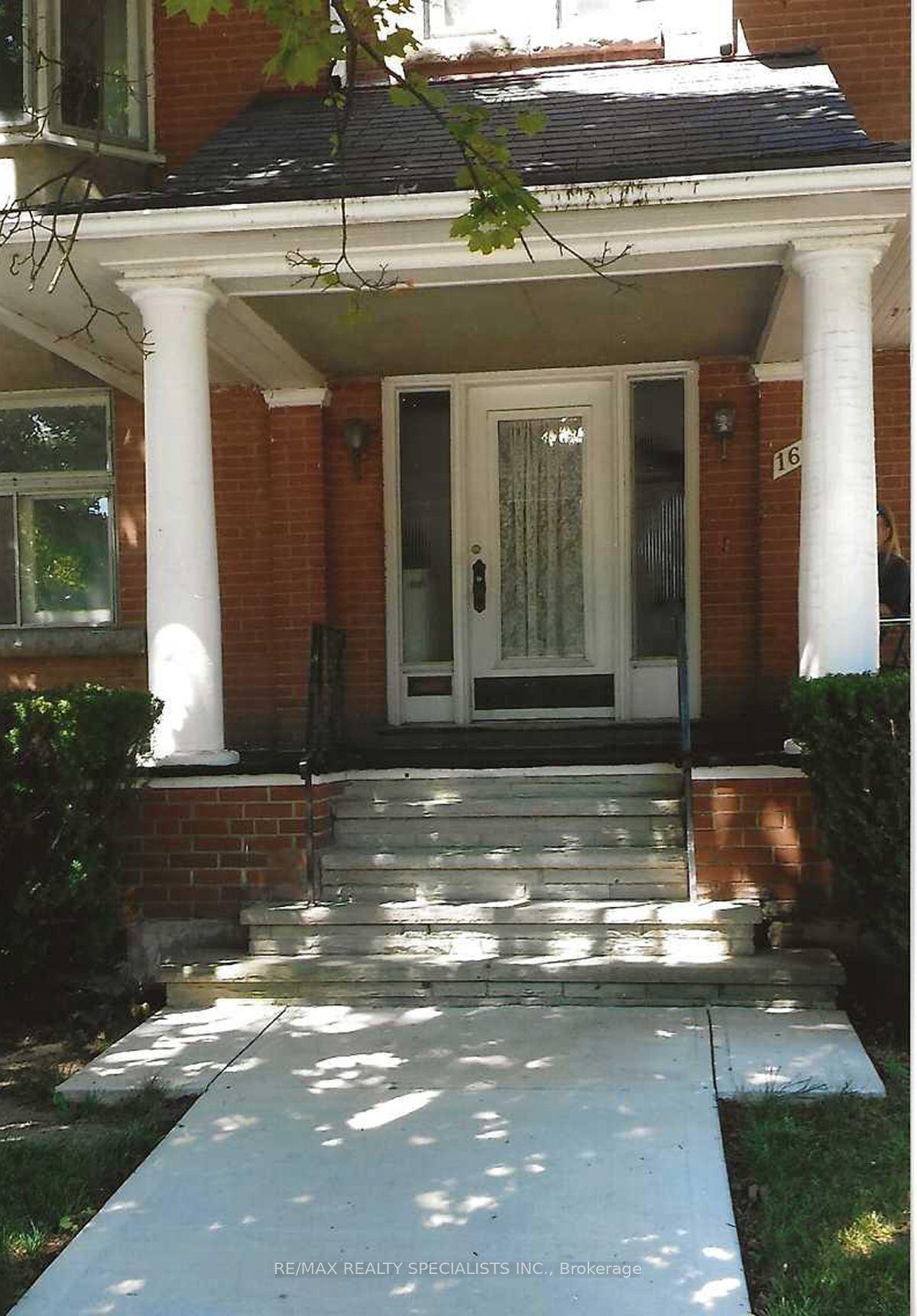 16 Wellington Street E — photo 1