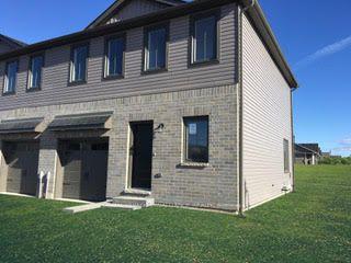 72 Campbell Crescent — photo 1