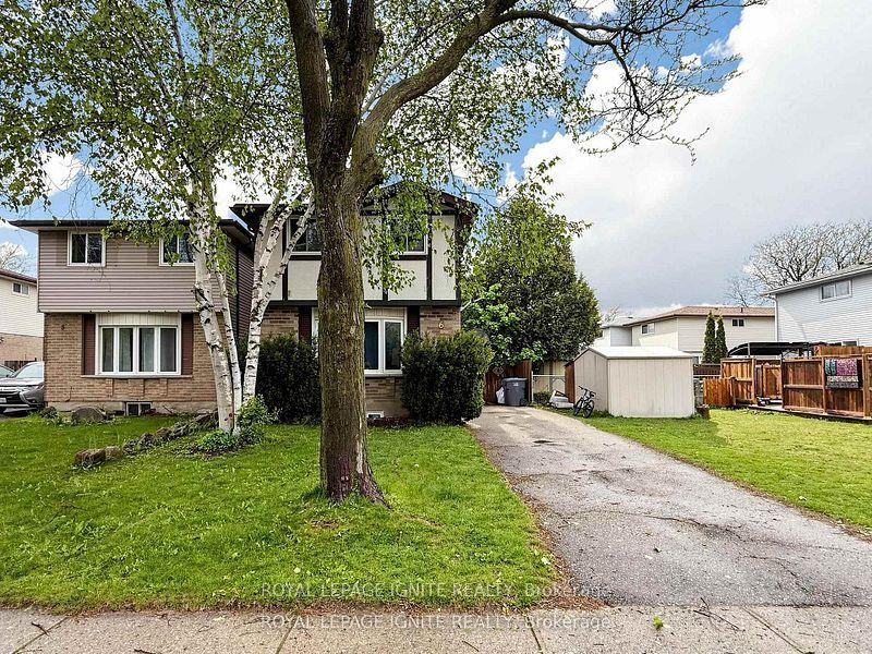 6 Upton Crescent — photo 1