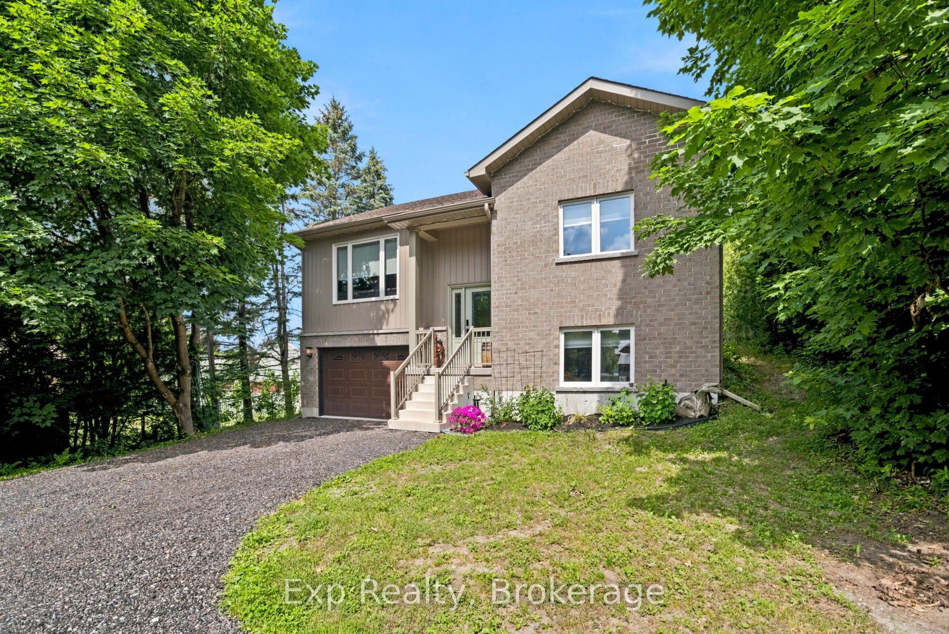 282 John Street — photo 1