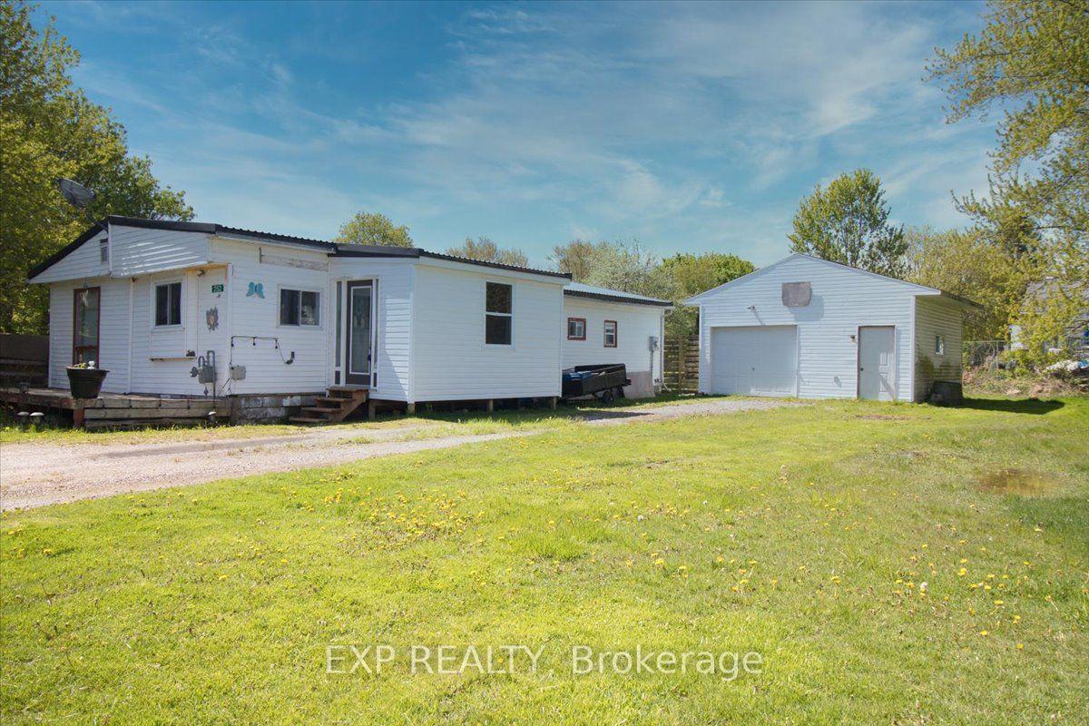 252 Queen Street, Chatham-Kent — Detached for sale, photo 1