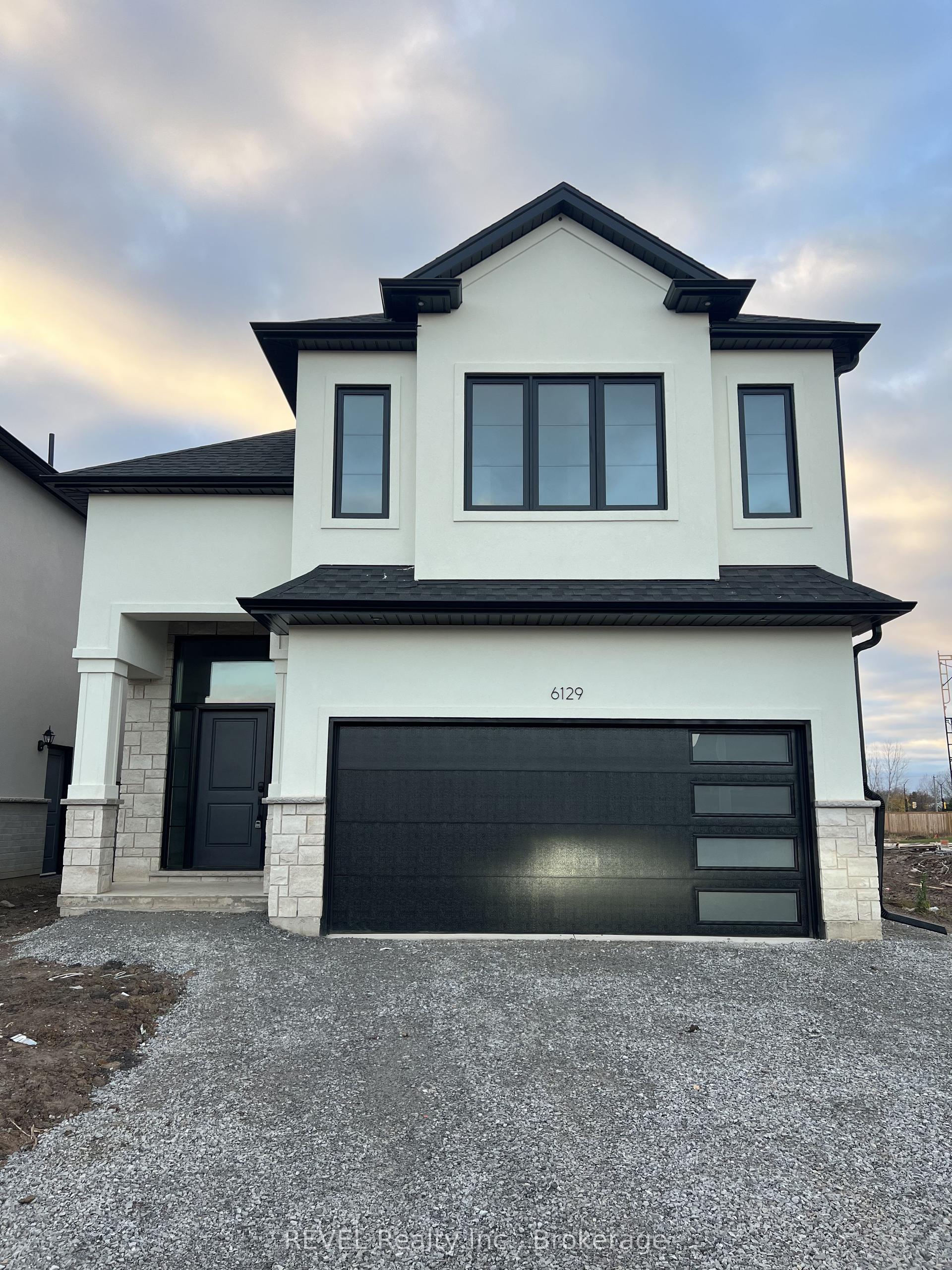 6129 Curlin Crescent Upper #Upper — photo 1