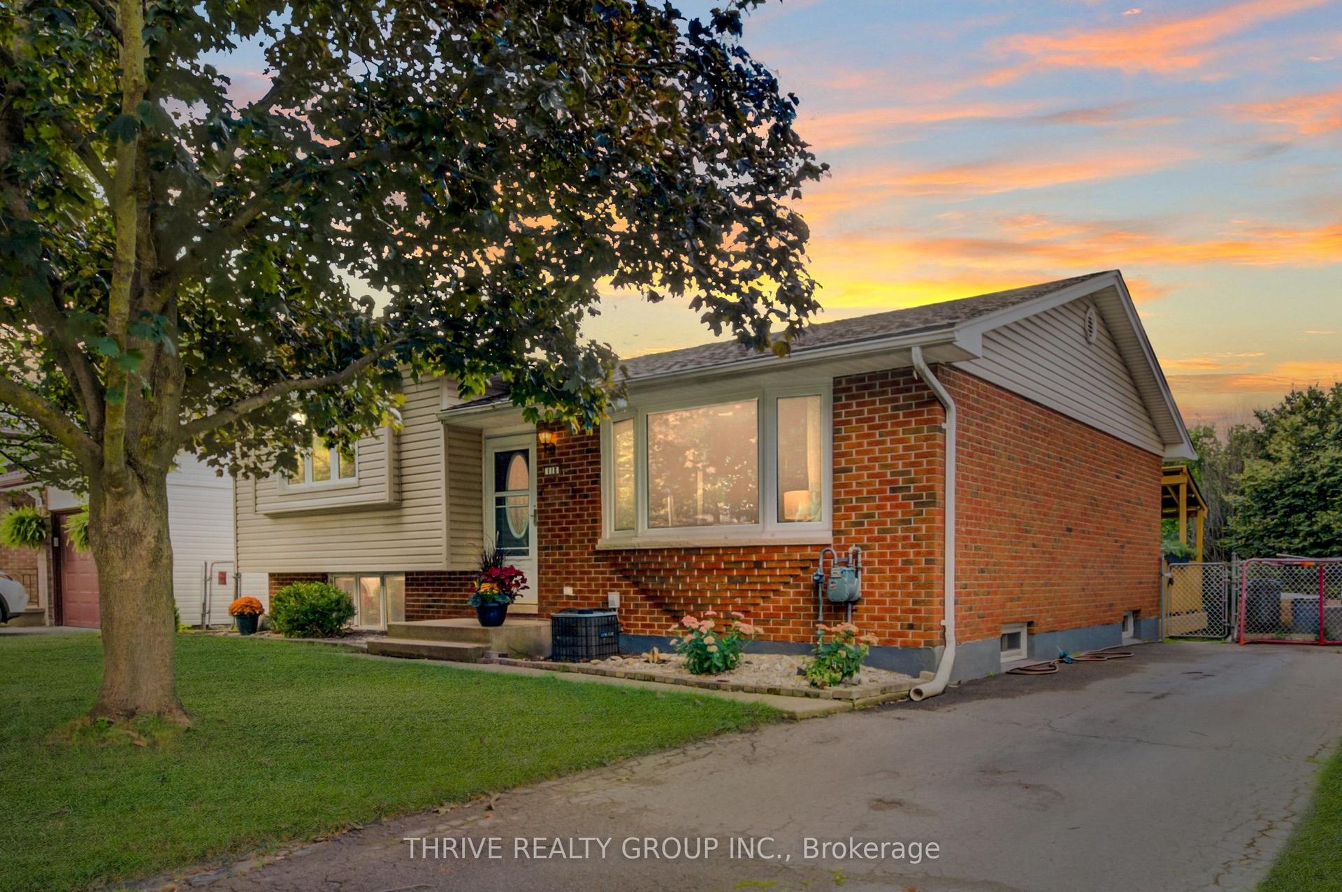 118 Sandalwood Crescent, London North — Detached for lease, photo 1