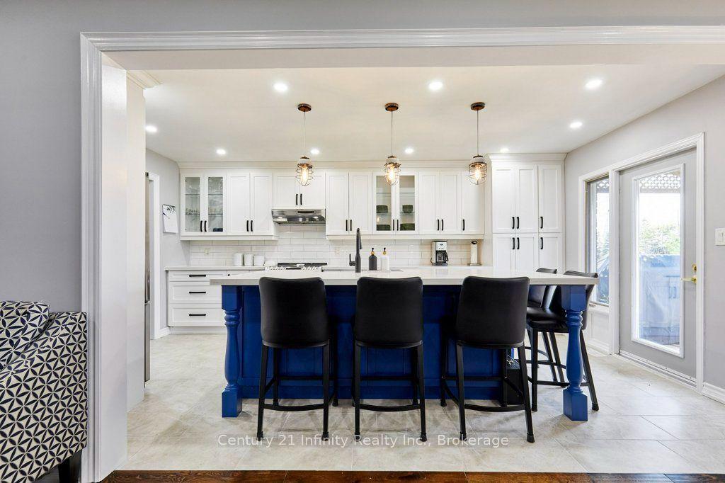 8 Murkar Crescent, Whitby — Detached for sale, photo 1