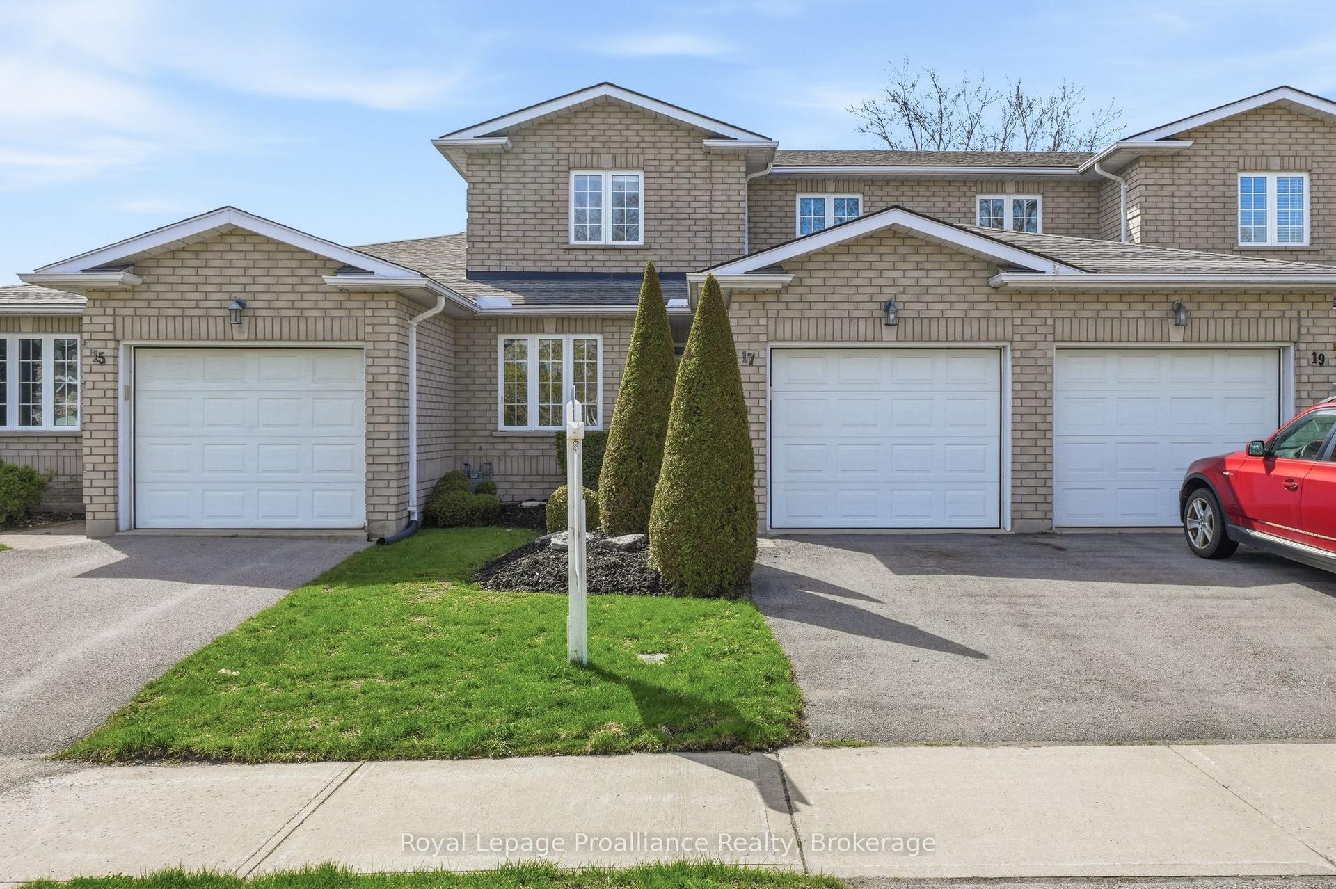 17 Pinegrove Court — photo 1