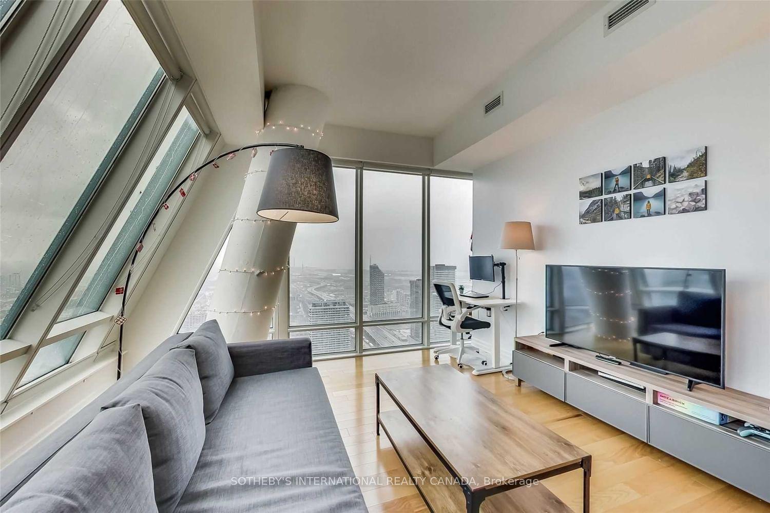 8 The Esplanade 5505 #5505, Toronto — Condo for sale, photo 1