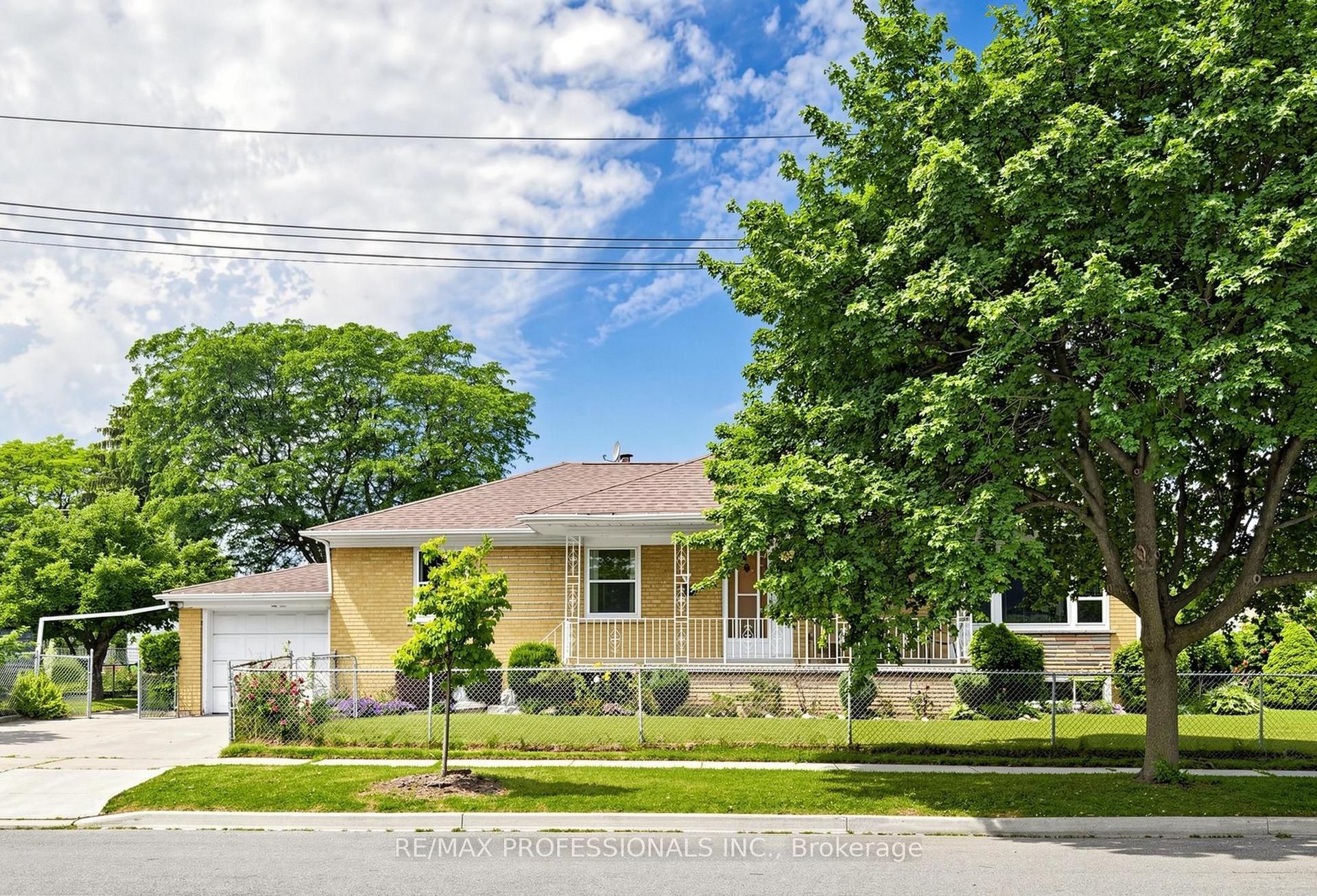 9 Detling Court, Toronto — Detached for sale, photo 1