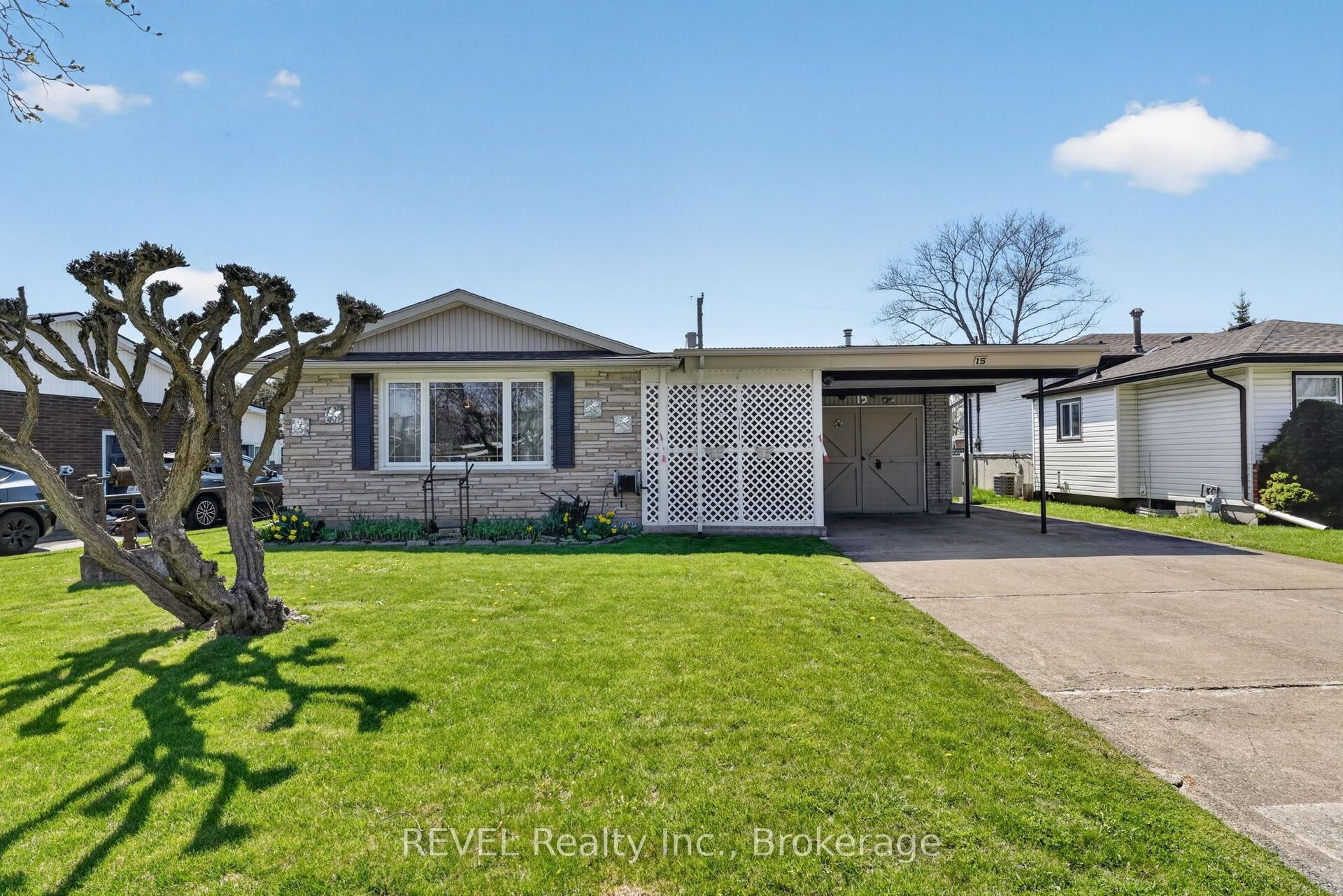 15 Woodgate Drive — photo 1