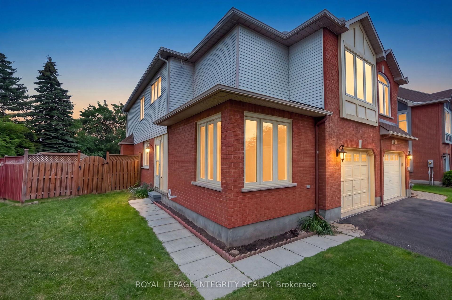 137 Hunterswood Crescent, Hunt Club - South Keys and Area — Townhouse for sale, photo 1