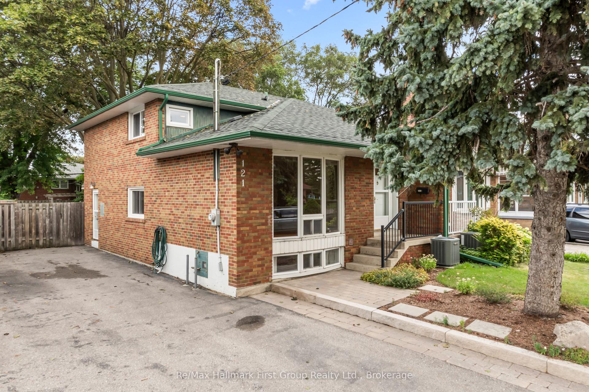 121 Roywood Drive, Toronto — Semi-Detached for lease, photo 1