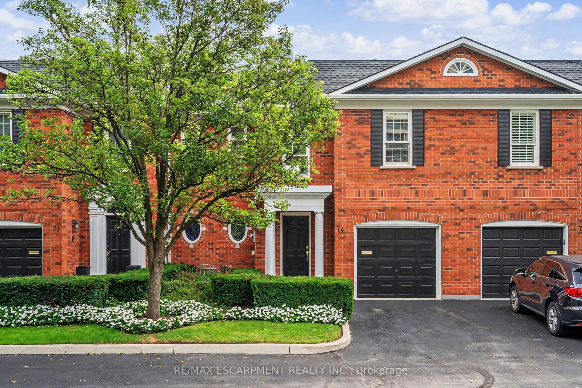 74 Fairwood Place W, Burlington — Townhouse for lease, photo 1
