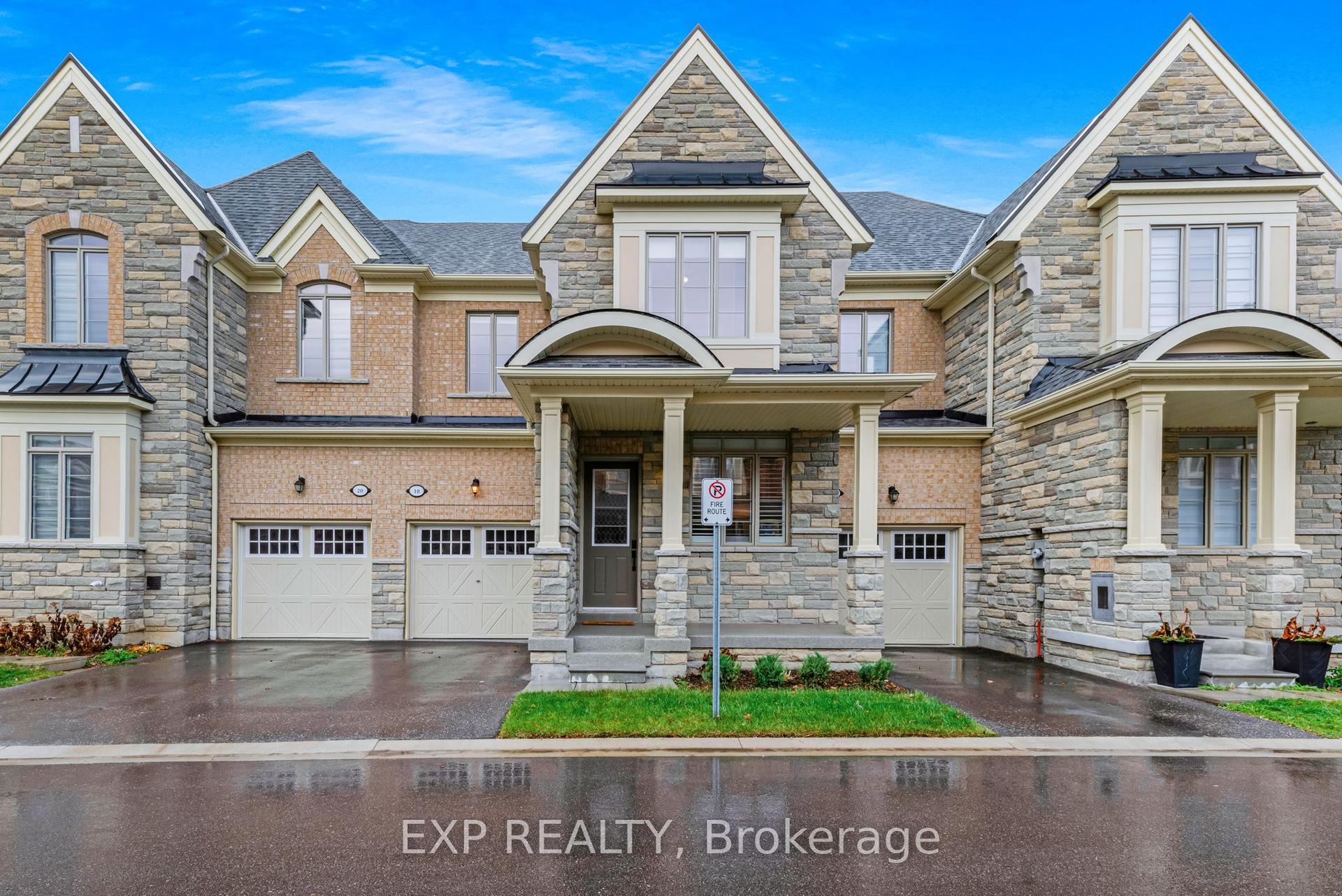 18 Hough Lane, Ajax — Townhouse for sale, photo 1